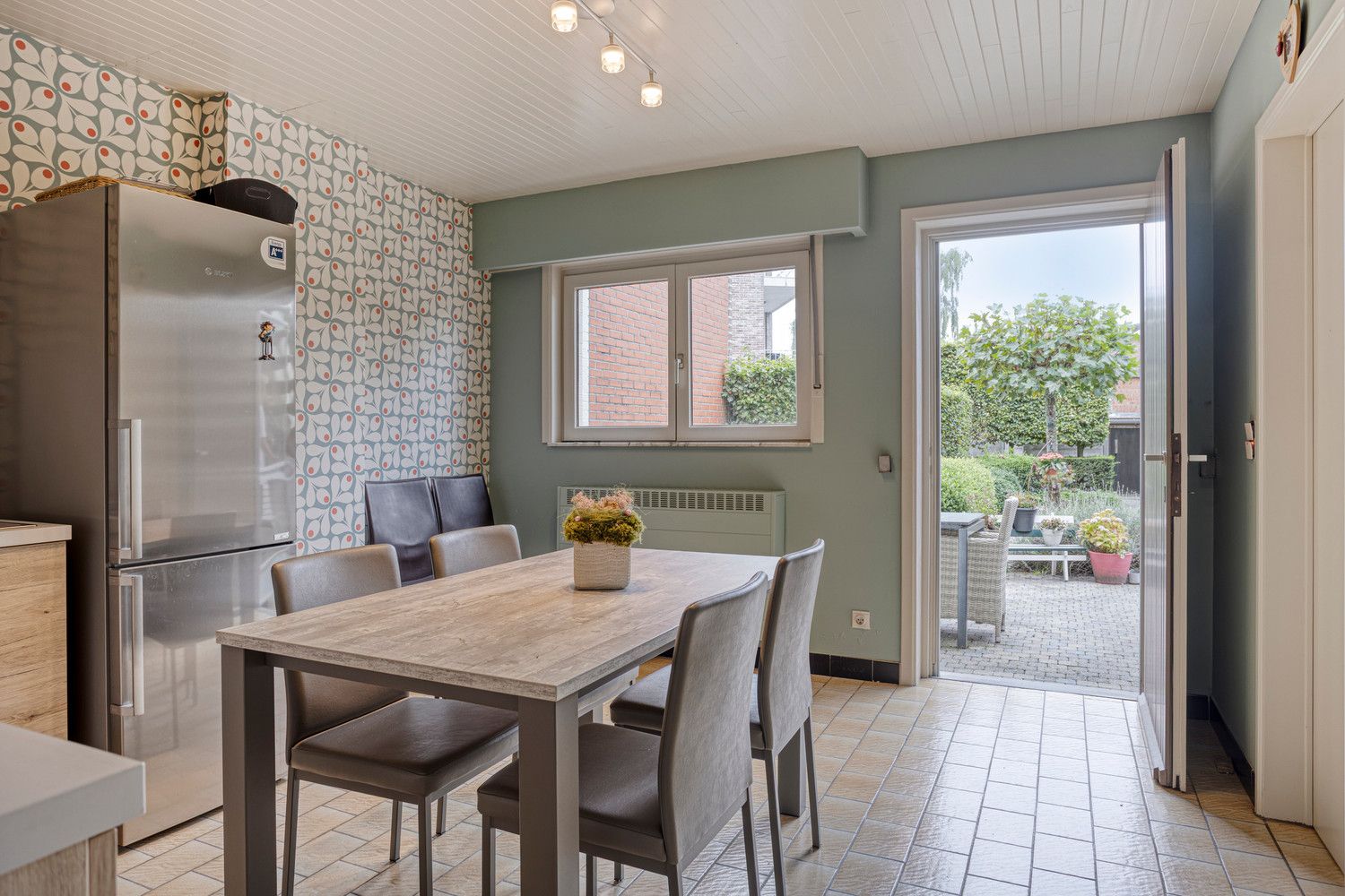 Mooie bel-étagewoning met 3 slks, garage, zomerkeuken en tuin! foto 36