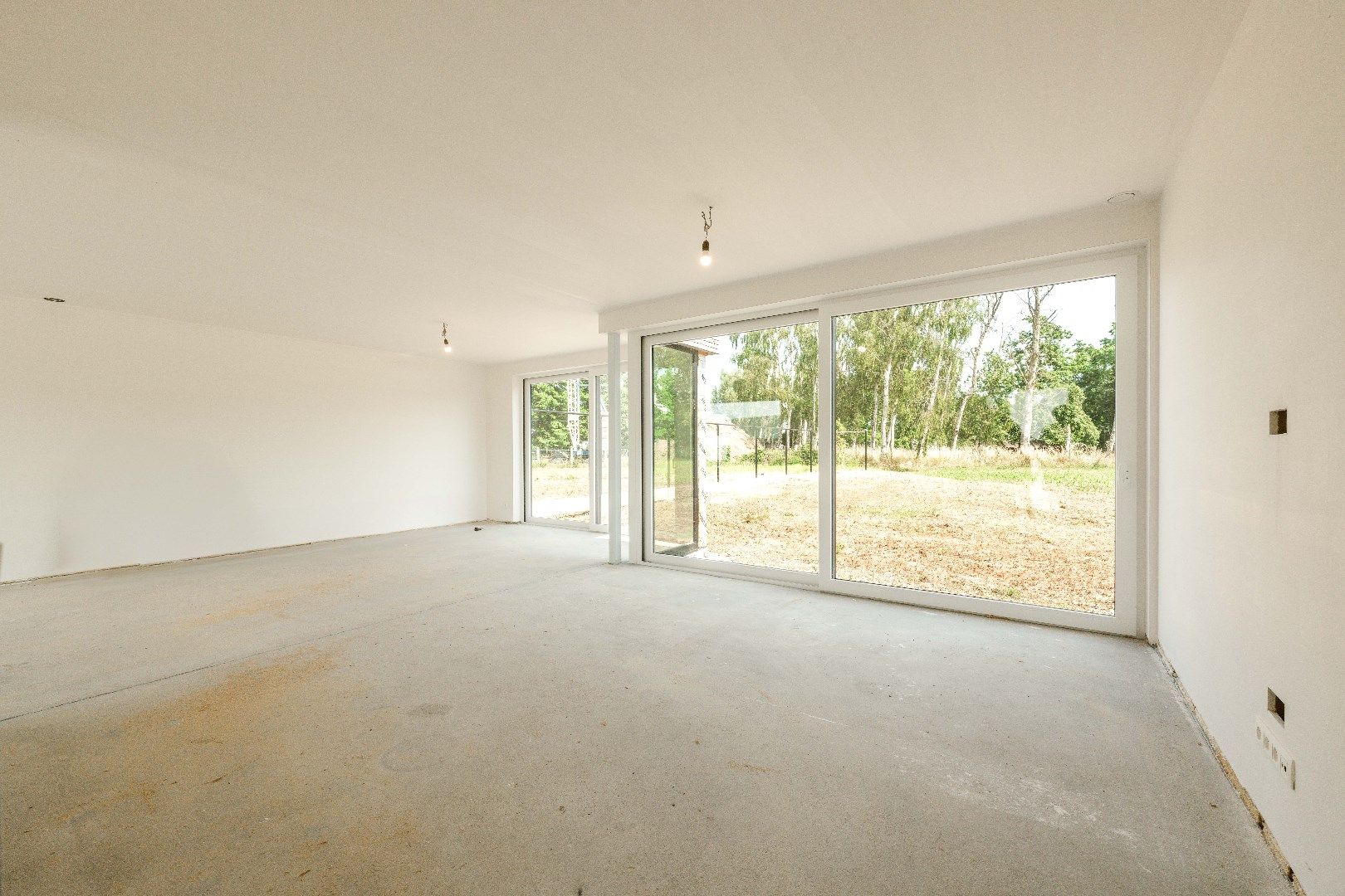 ZEER UIME NIEUWBOUWWONING MET 3 SLPKS | TUIN | GARAGE foto 3
