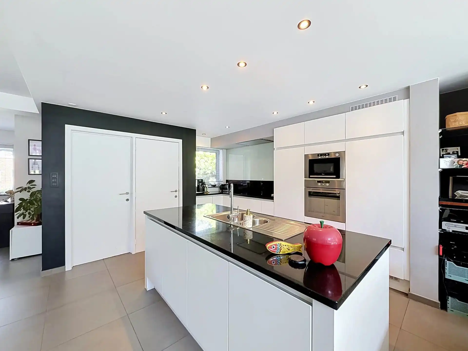 Verrassend ruime instapklare woning met 3 slaapkamers op een mooi perceel. foto 7