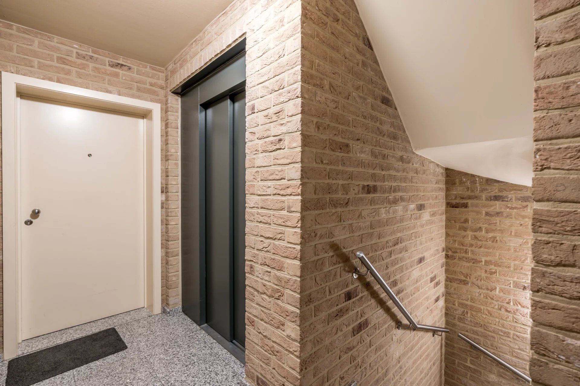 Zeer ruim appartement te Mol-centrum met 2 slaapkamers, 2 terrassen en garagebox. foto 15