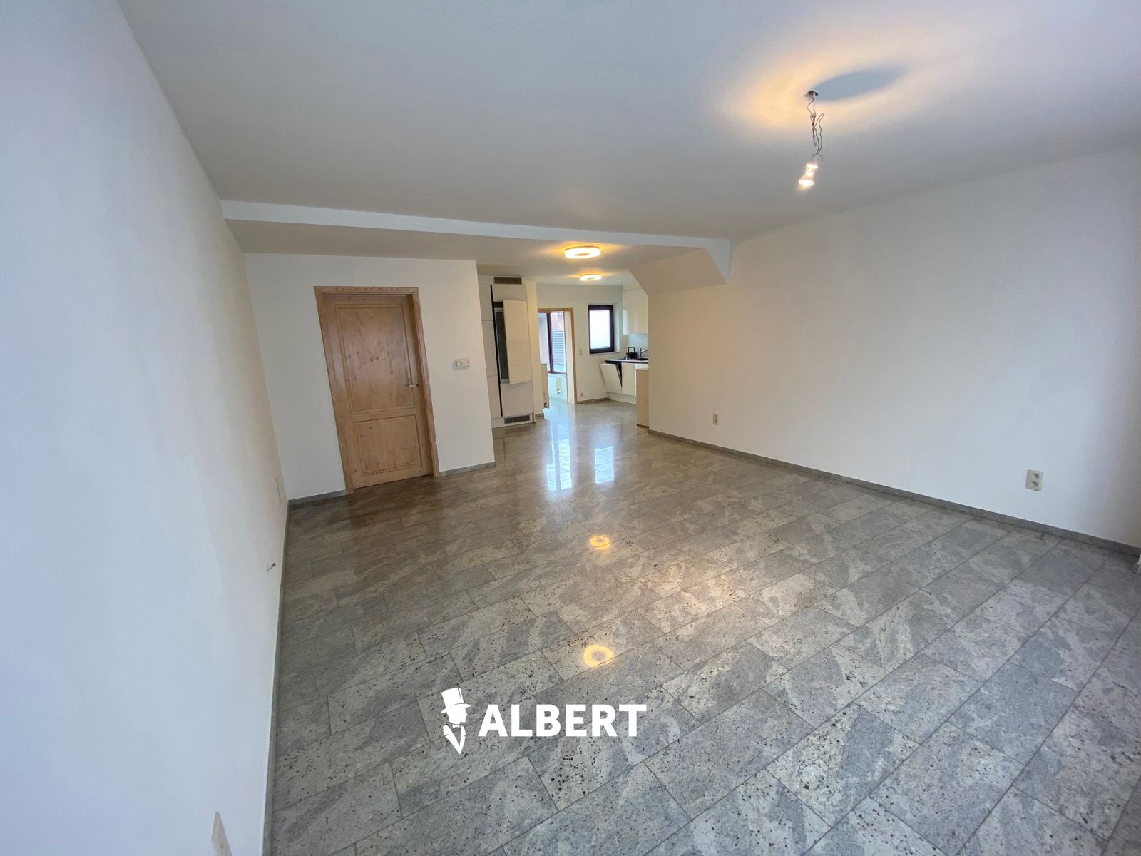 Gelijkvloers appartement met carport op perceel van 775m²! foto 15