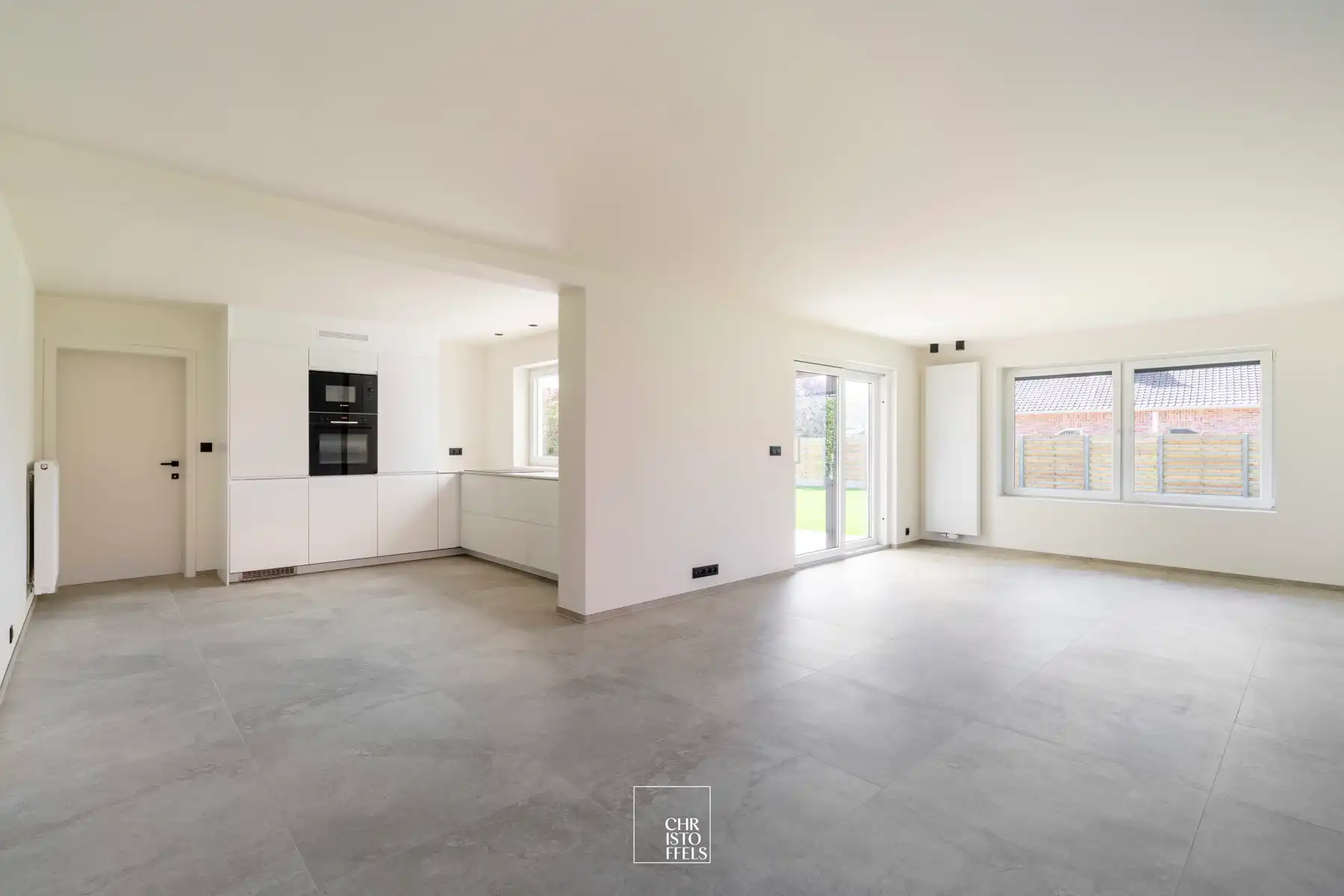 Ruime, volledig gerenoveerde gezinswoning met tuin op een ideale locatie! foto 4