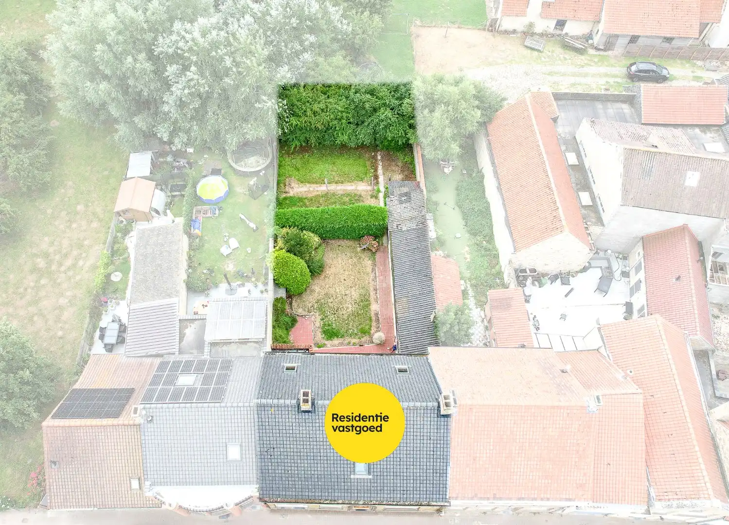 Zeer ruime te renoveren woning met statige gevel op 445 m² met zuid-west georiënteerde tuin. foto 2
