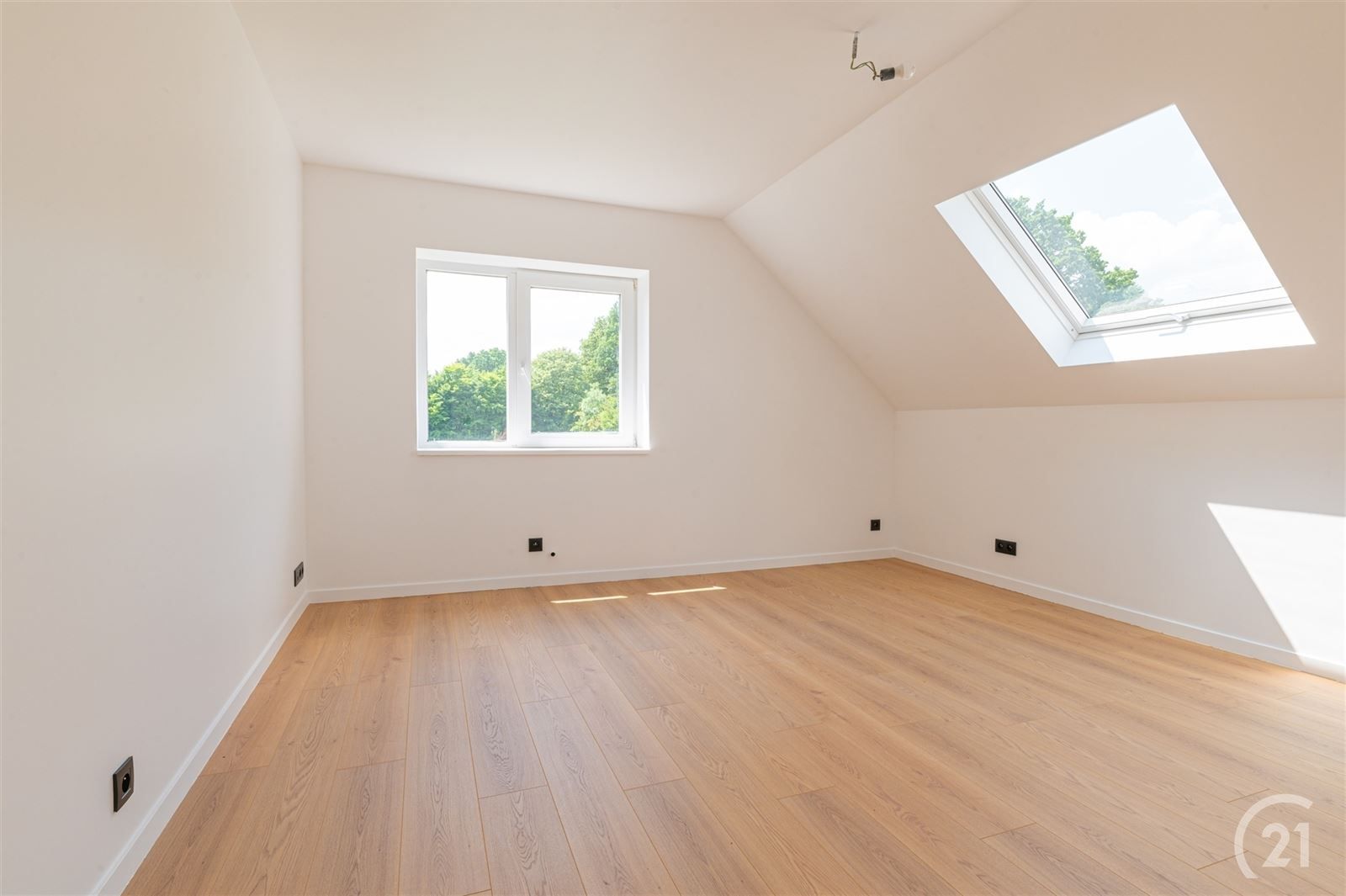 Magnifiek gerenoveerde woning met bijgebouw en parkeergelegenheid foto 21