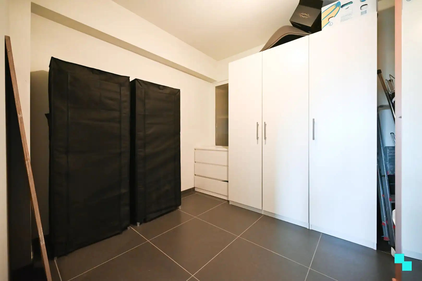 Verrassend ruim en compleet gerenoveerd appartement in hartje Izegem foto 20