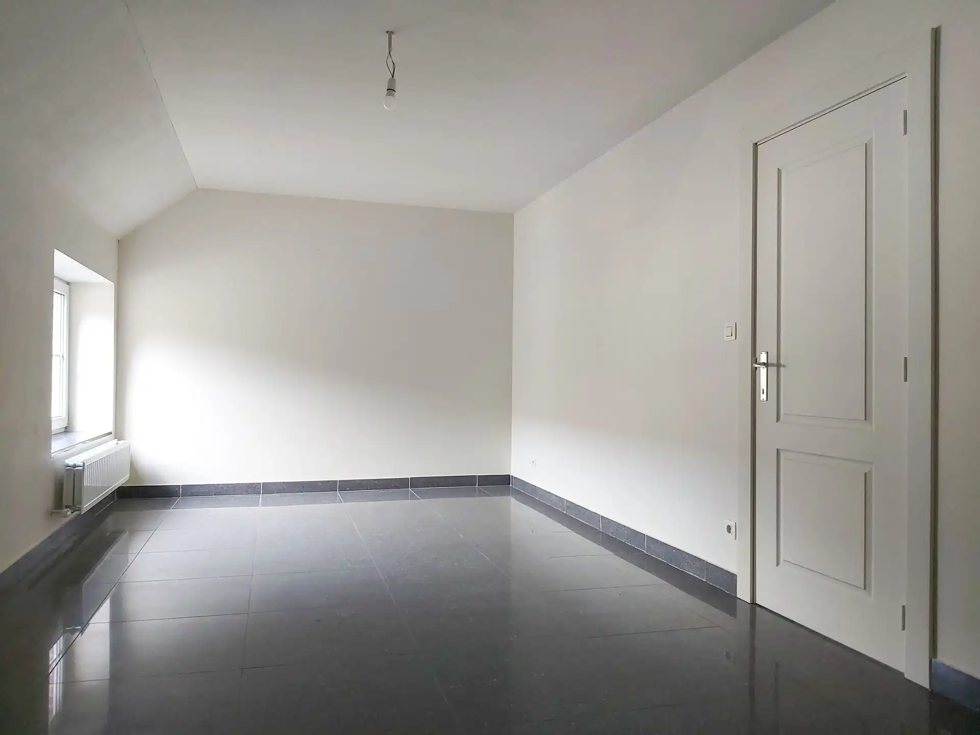 Ruime triplex met studio te koop in Opgrimbie! foto 15