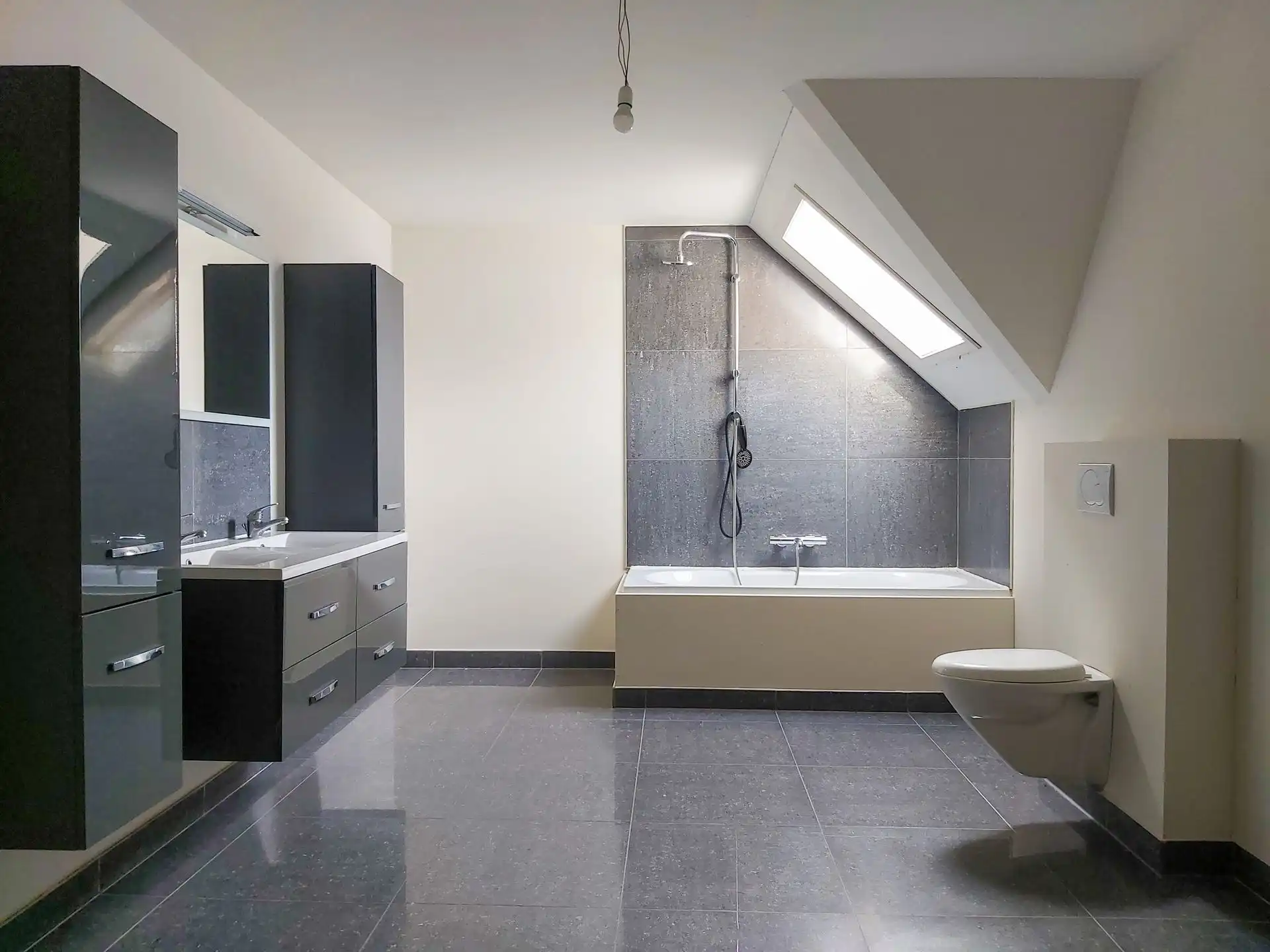 Ruime triplex met studio te koop in Opgrimbie! foto 15