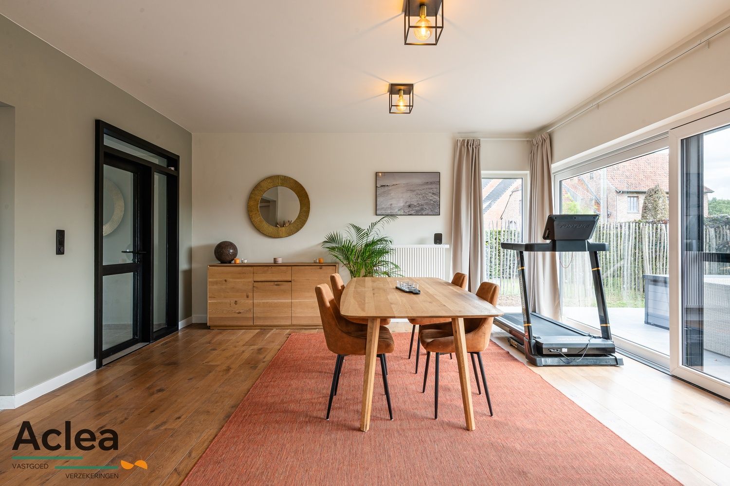 Stijlvolle, ruime woonst op een mooi perceel foto 9