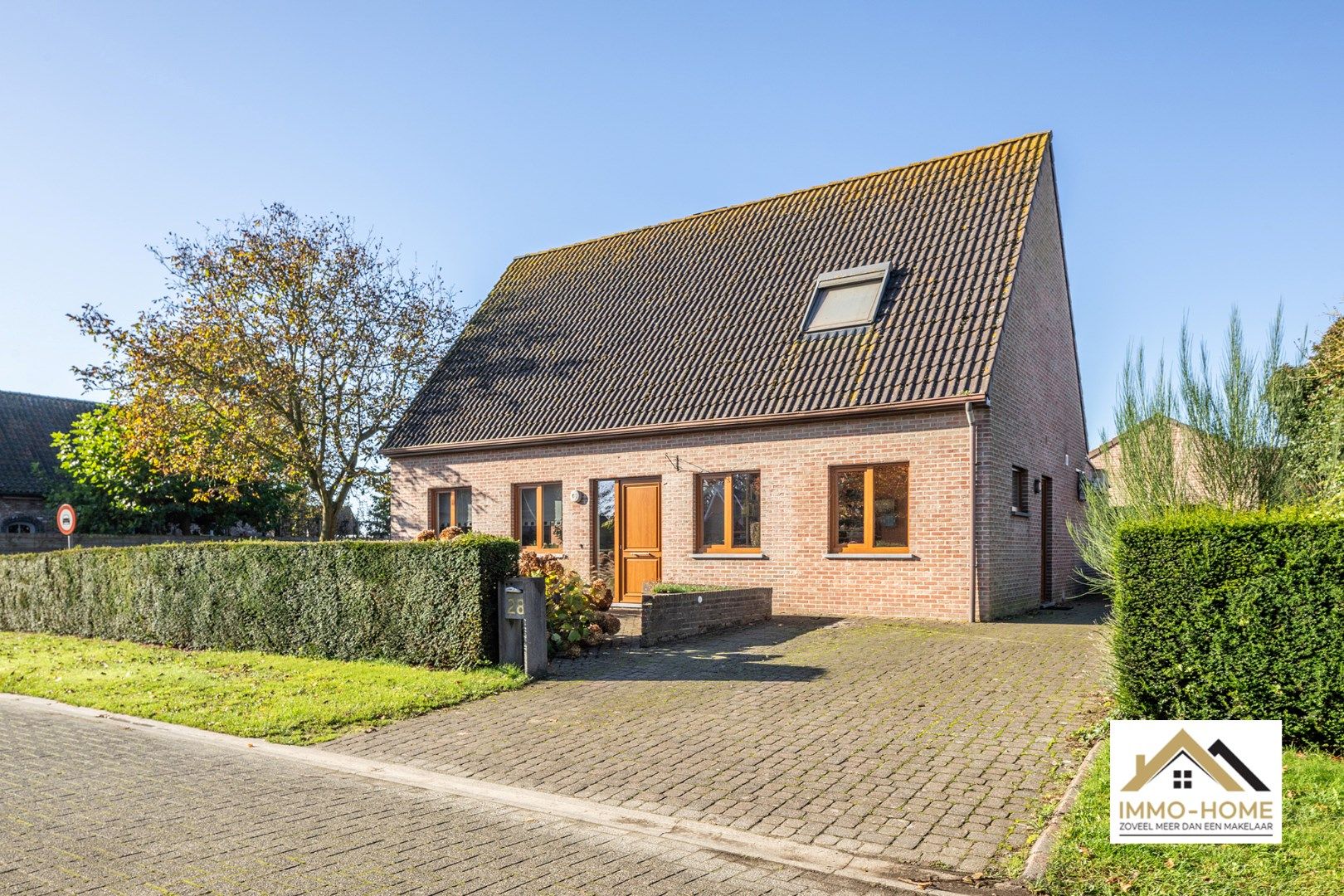 Hoofdfoto van de publicatie: Ruime open bebouwing met garage