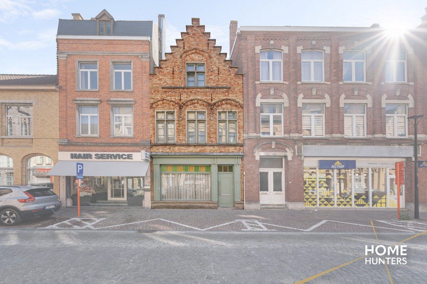 Prachtig afgewerkte herenwoning met praktijkruimte/polyvalente ruimte in het centrum van Ieper foto 2
