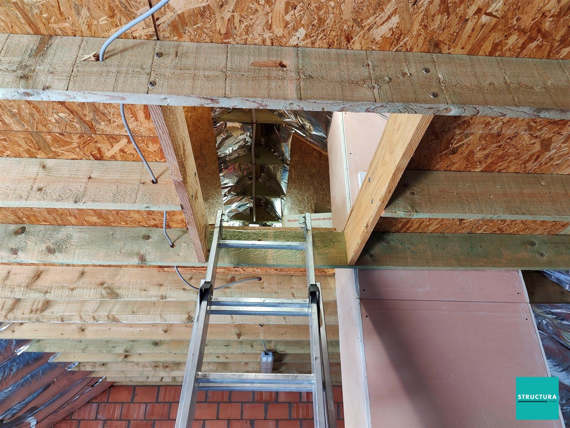 ONDER COMPROMIS: Instapklare woning met prachtig groenzicht  foto 32