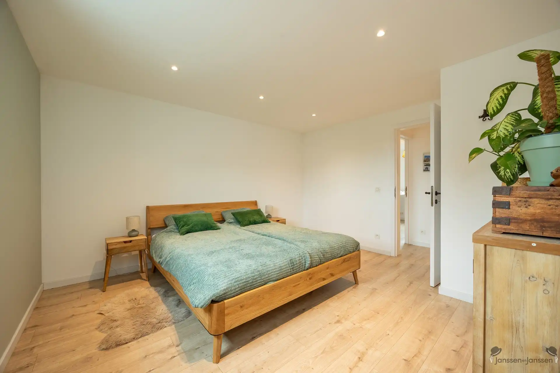 Instapklare, energiezuinige & volledig vernieuwde rijwoning foto 13