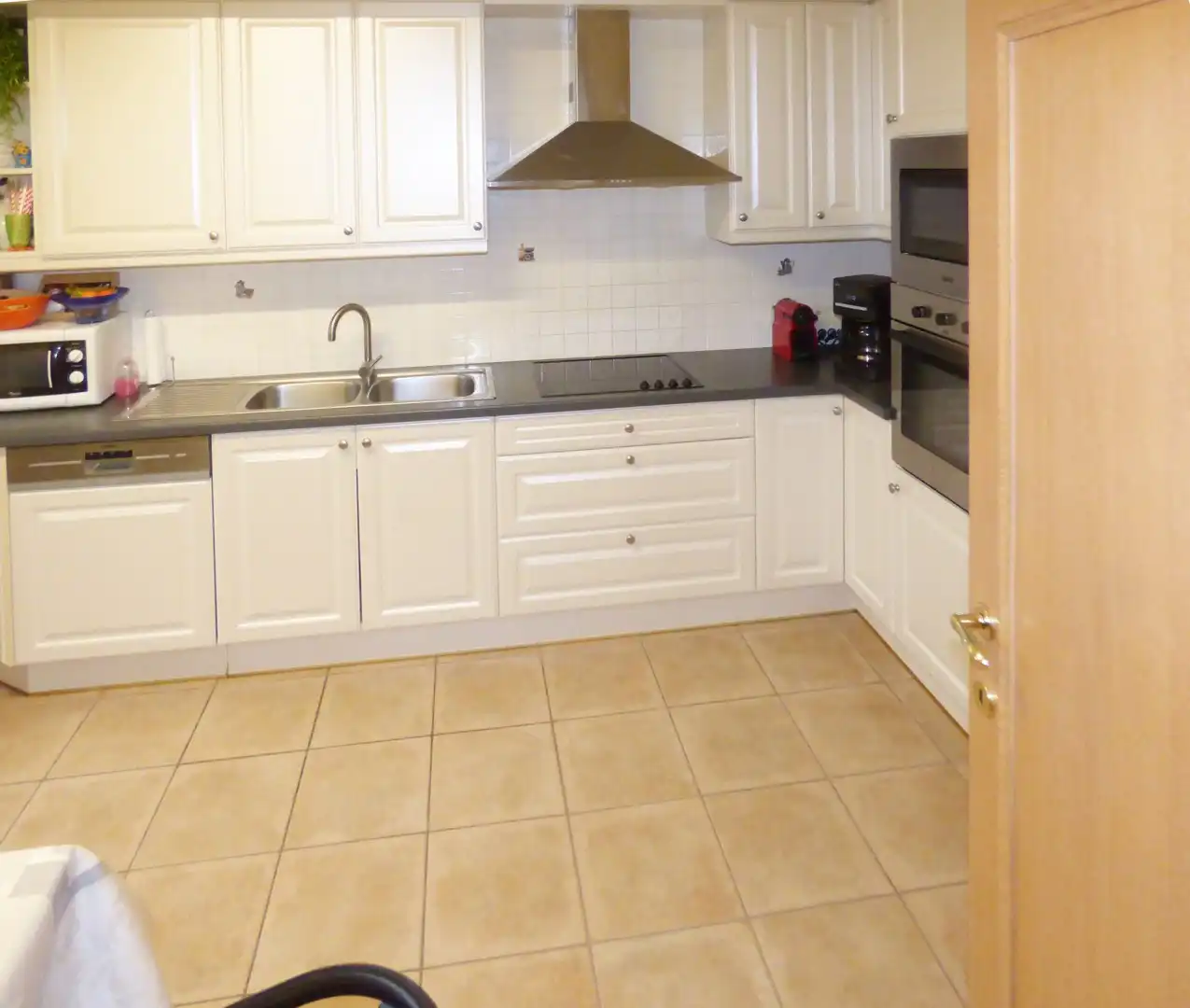Zeer ruim appartement met garage nabij centrum Borgloon foto 5