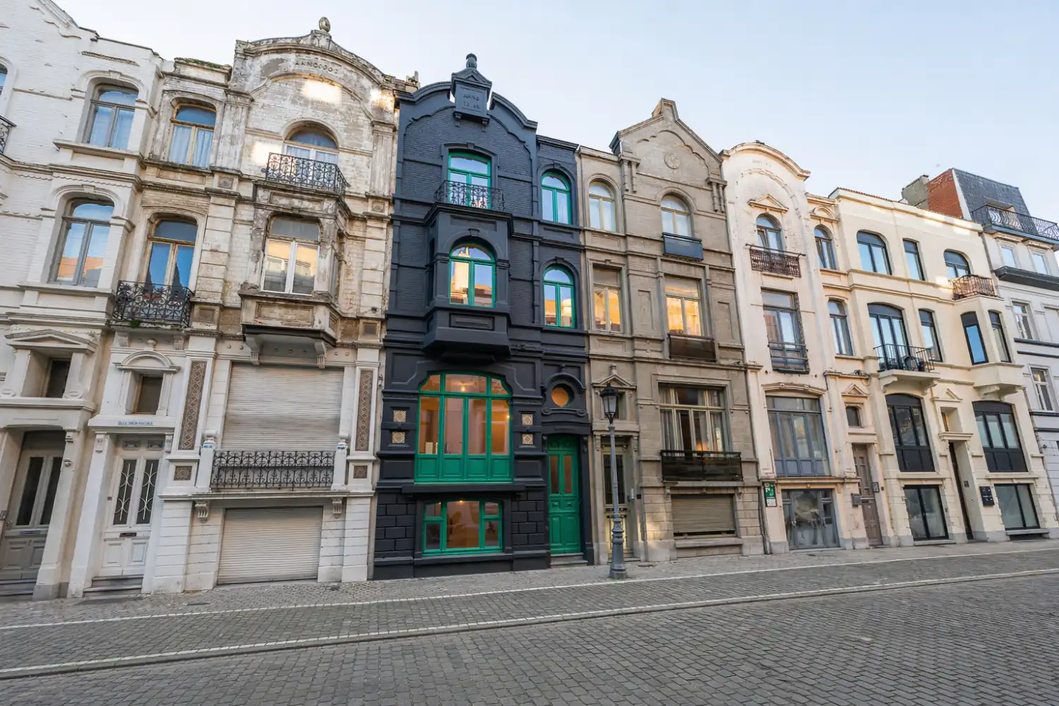 Gerenoveerd herenhuis met 5 slaapkamers foto 2