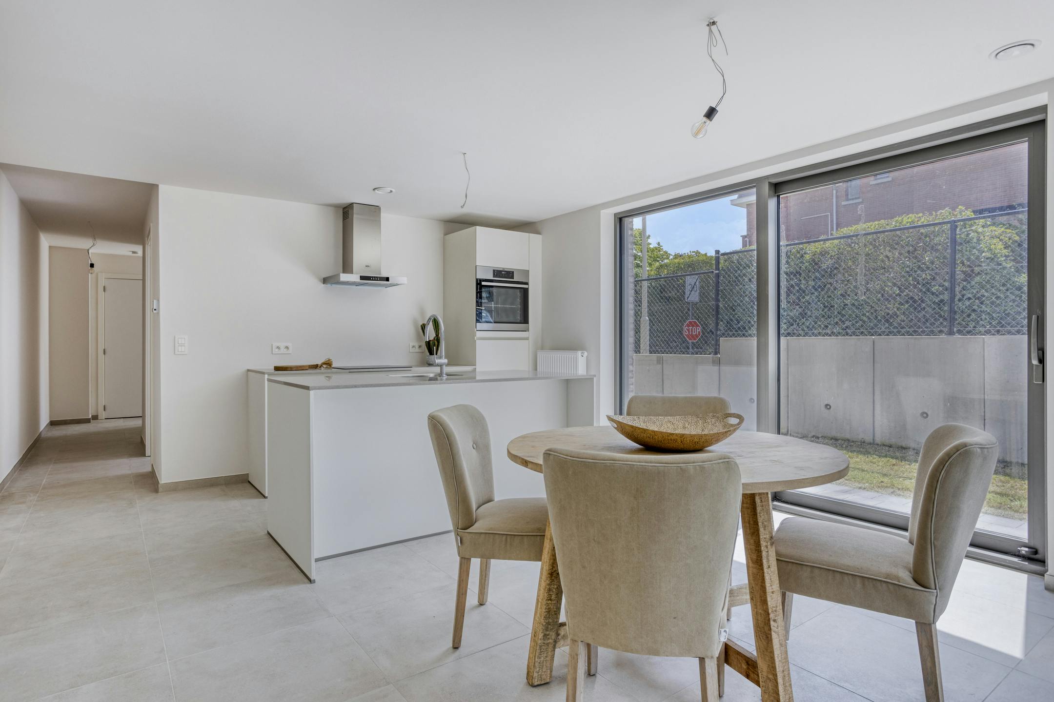 INSTAPKLAAR BEN-APPARTEMENT IN BAZEL MET 2 SLAAPK. + TUIN foto 18