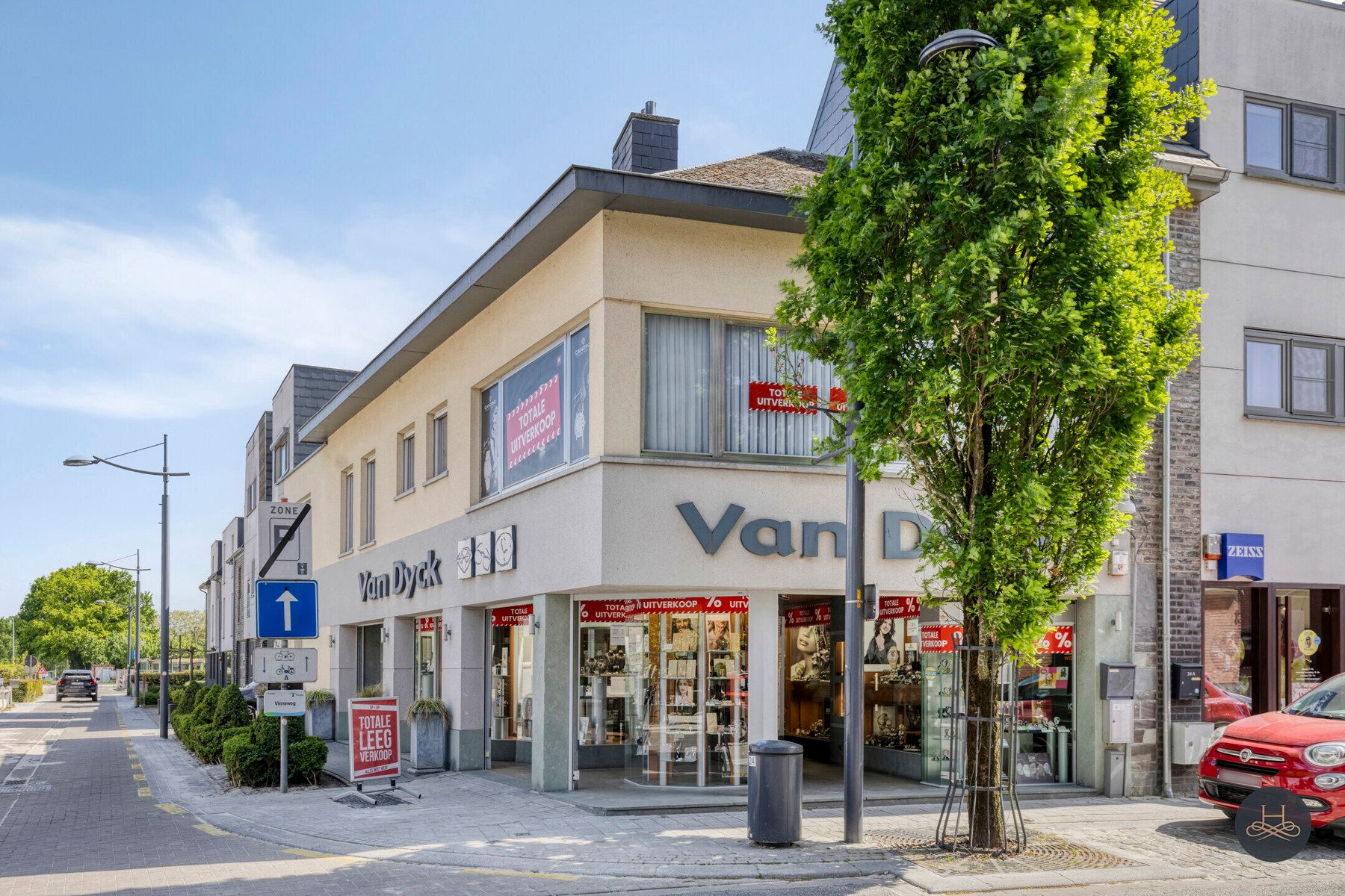 Handelspand met groot appartement in het centrum foto 3