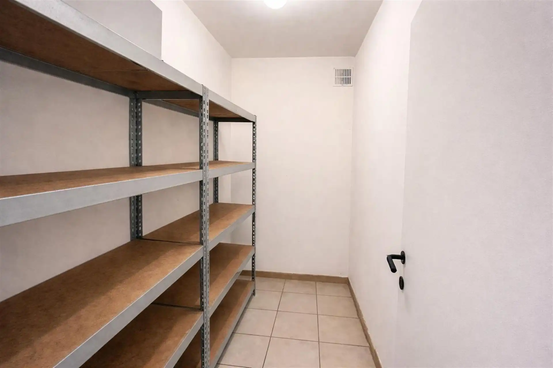 Ruime villa met 6 slaapkamers, zonnige tuin, 2 garages en oprit in rustige woonwijk te Lier foto 9