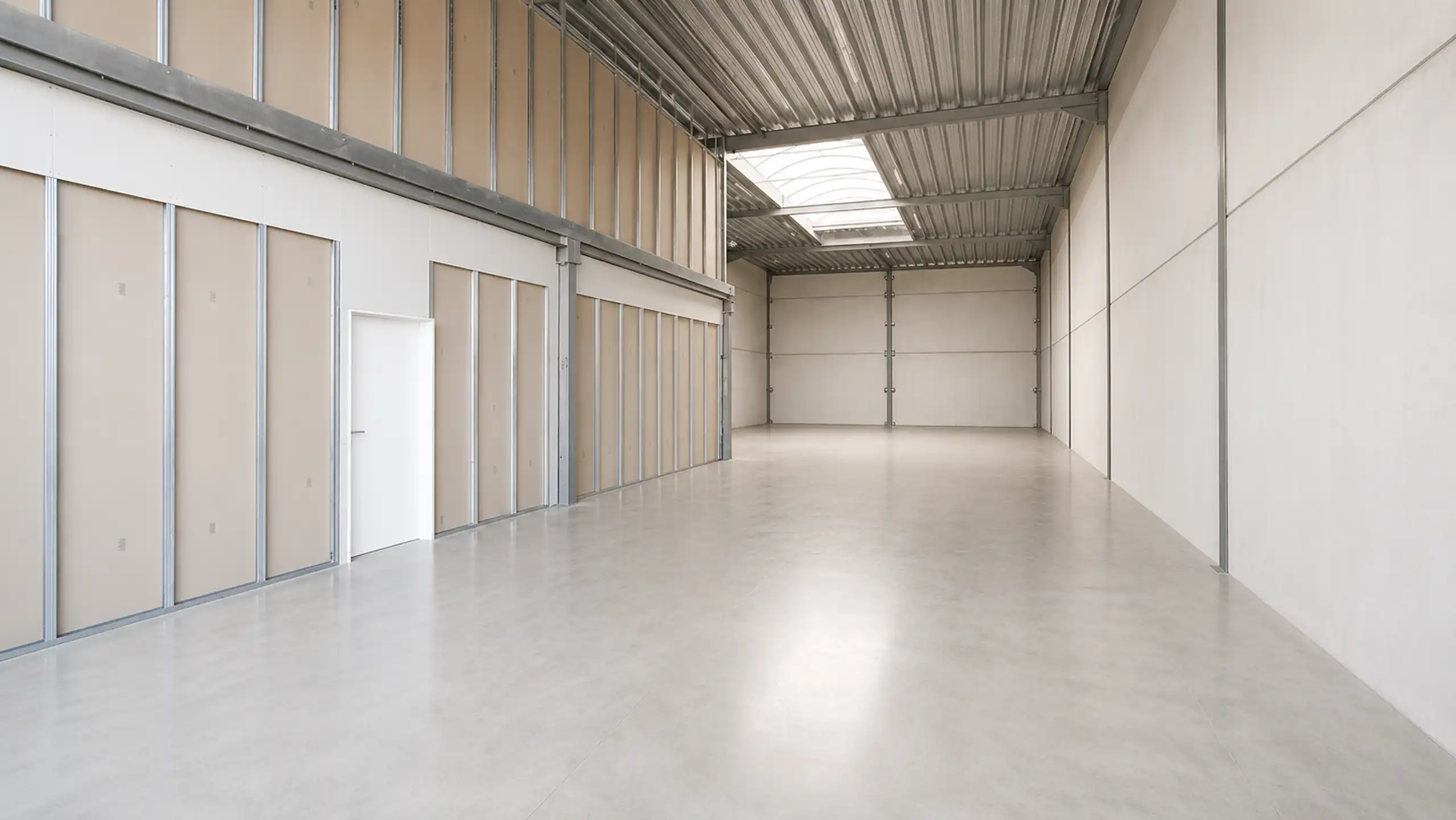 Recente KMO-unit van 400m² met kantoren op toplocatie in HZ! foto 2