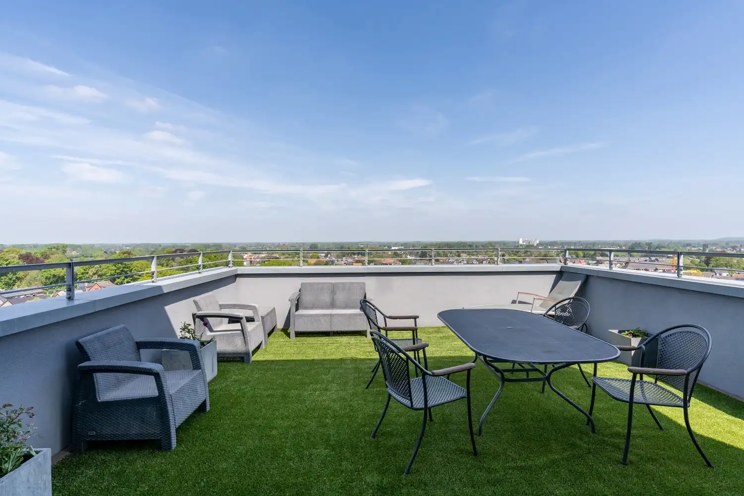 Unieke LOFT met 2 slaapkamers, een prachtig terras met een adembenemend vergezicht, 2 autostaanplaatsen en een bijzonder ruime berging aan de rand van Leuven en nabij het station van Herent! foto 4