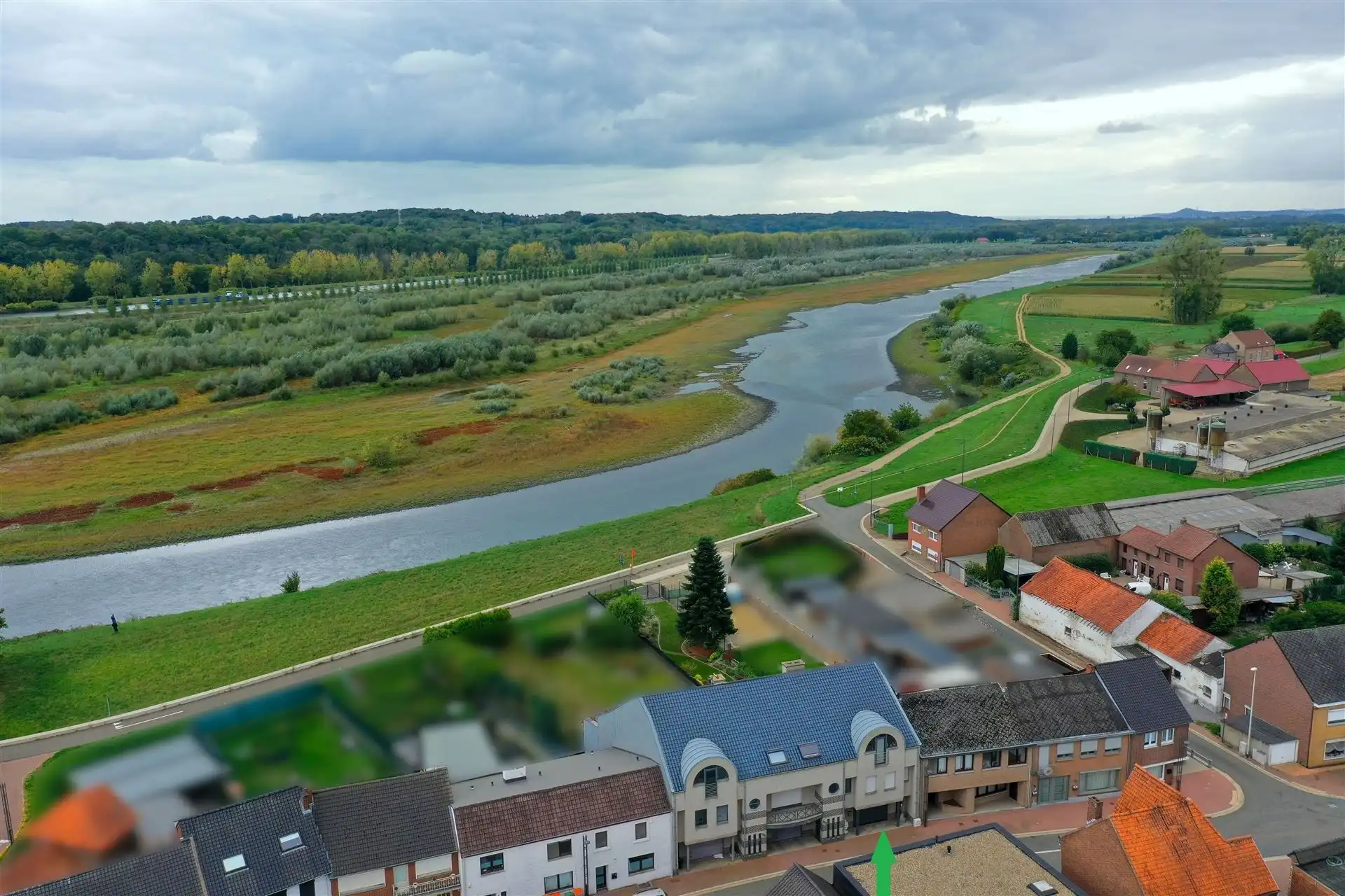 Grotestraat 332/2 – genieten van comfort, sauna, ruime inpandige garage, prachtig aangelegde tuin en een uniek uitzicht over de Maas! foto 2