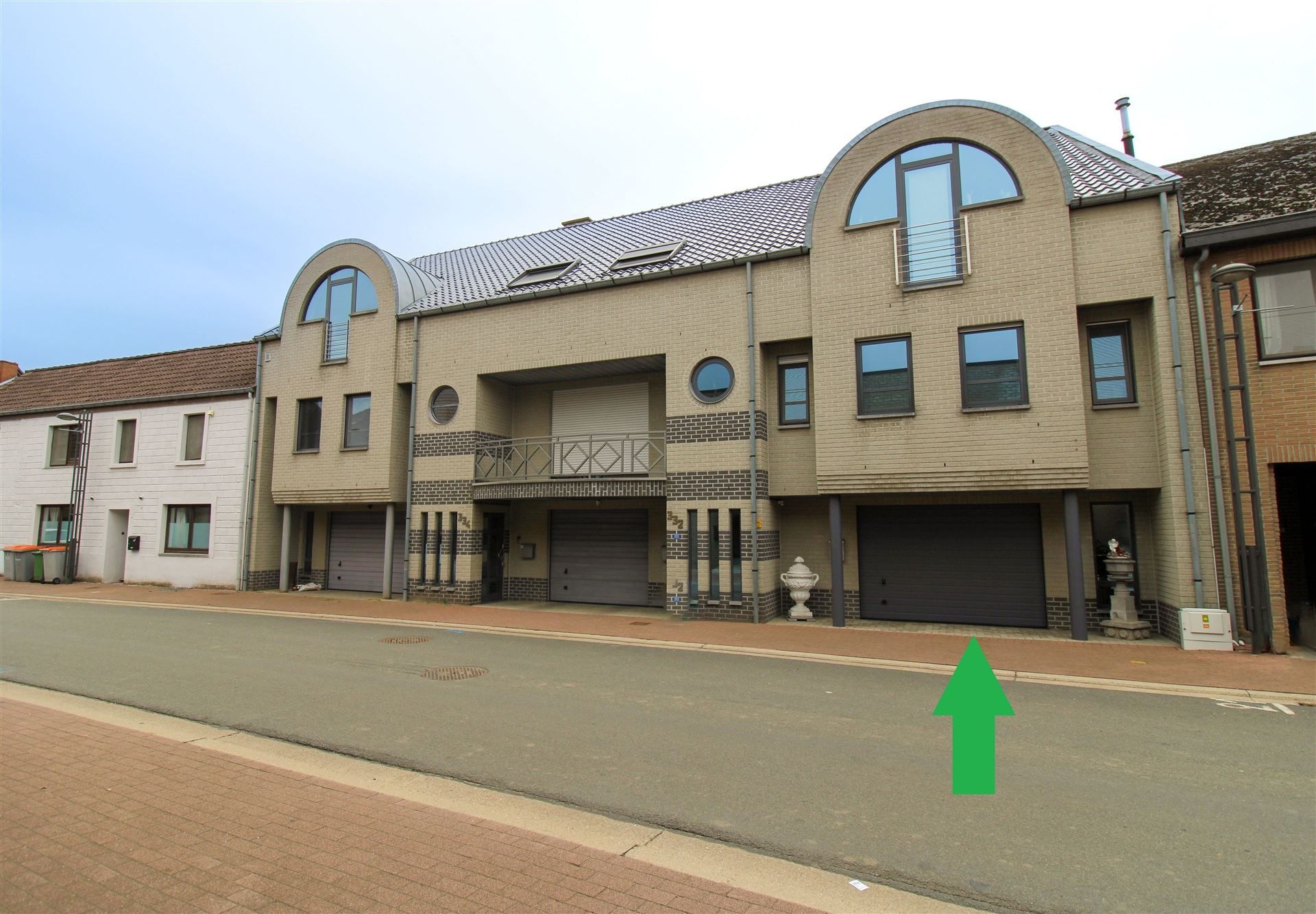 Grotestraat 332/2 – genieten van comfort, sauna, ruime inpandige garage, prachtig aangelegde tuin en een uniek uitzicht over de Maas! foto 2