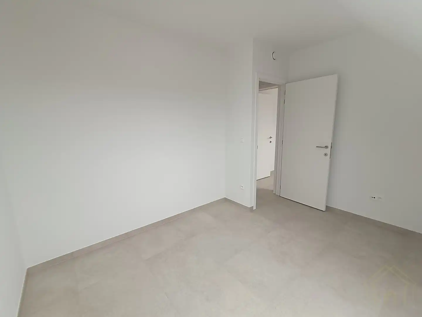 Instapklaar appartement met twee slaapkamers en garage, zuidgericht! foto 9
