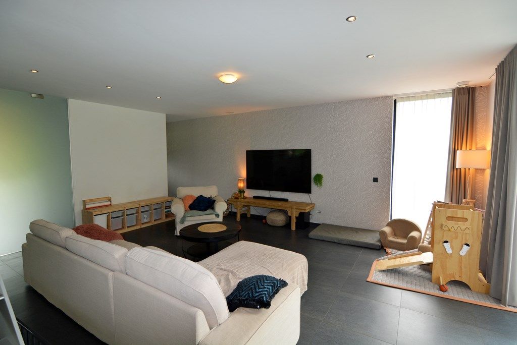 Moderne, energiezuinige woning met 4 slpks op 7a 7ca. foto 5