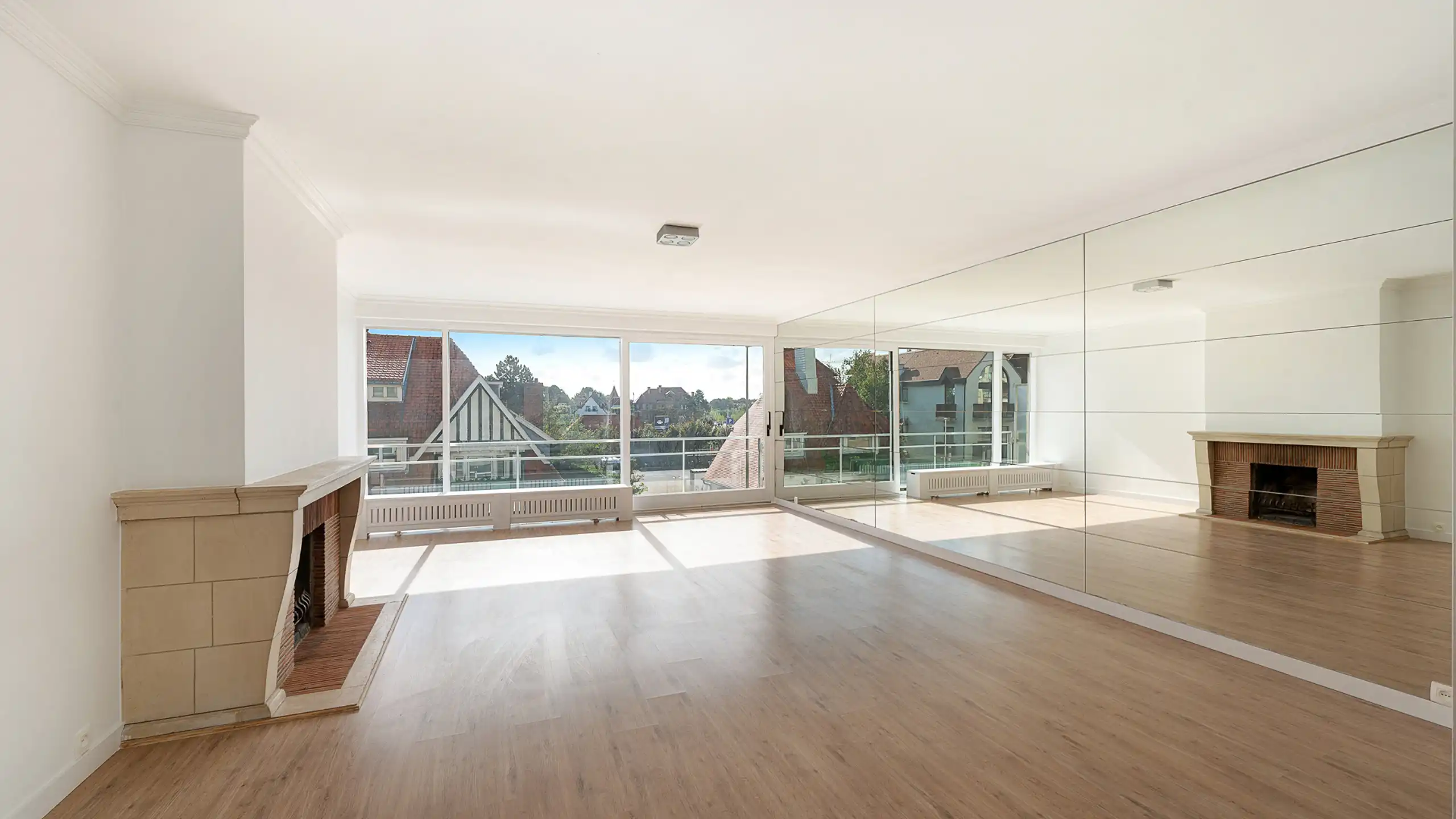 Ruim 1-slaapkamerappartement op toplocatie Kustlaan – Zoute foto {{pictureIndex}}