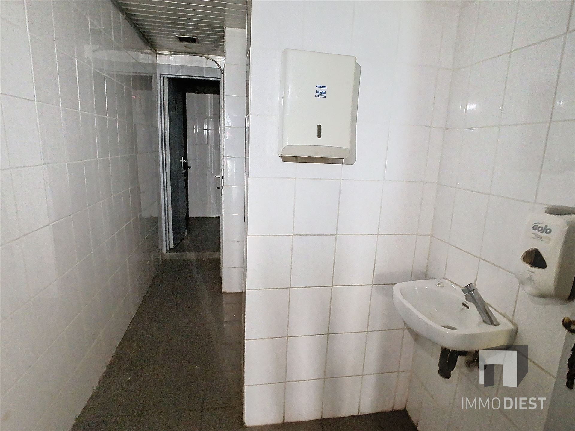 Handelspand 180m2 gelijkvloers op 3,47are met achterliggende tuin foto 16