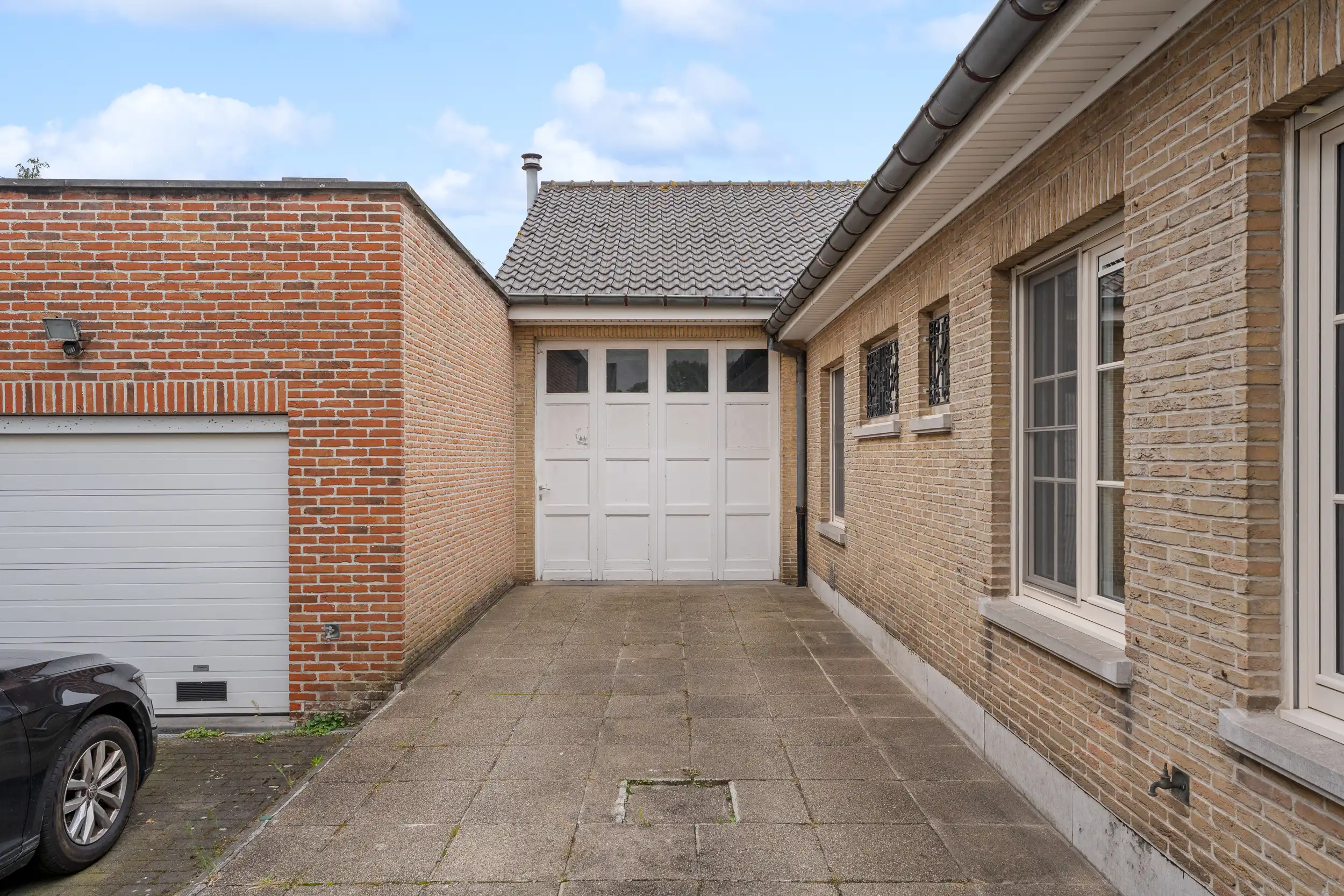 Ruime bungalow met magazijn op 1.101 m² grond foto 12