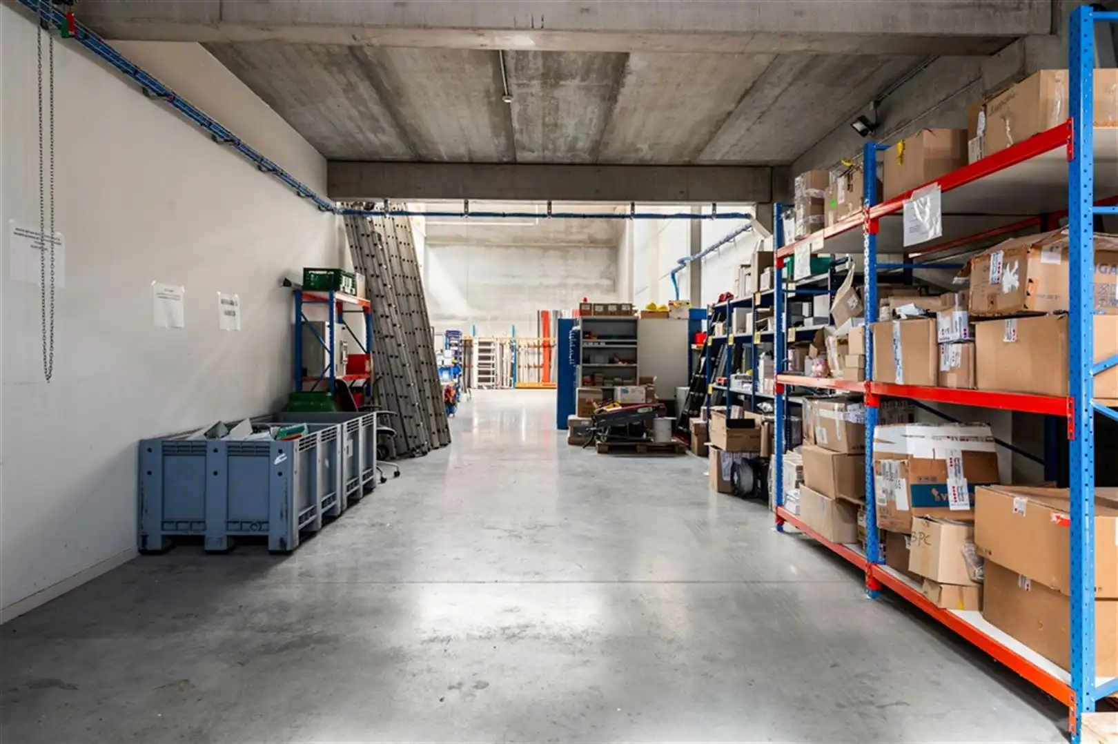 Magazijn met kantoren te koop langs R4 in Merelbeke-Melle foto 9