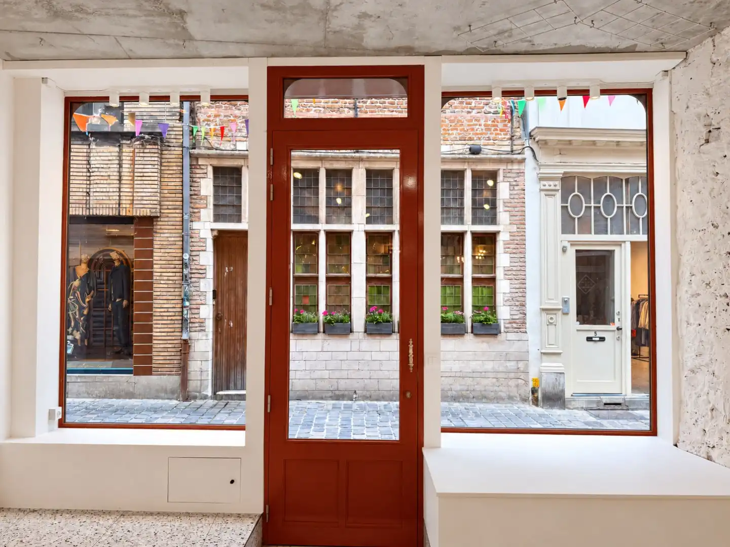 Karaktervol handelspand nabij de Vrijdagsmarkt in Gent foto 4