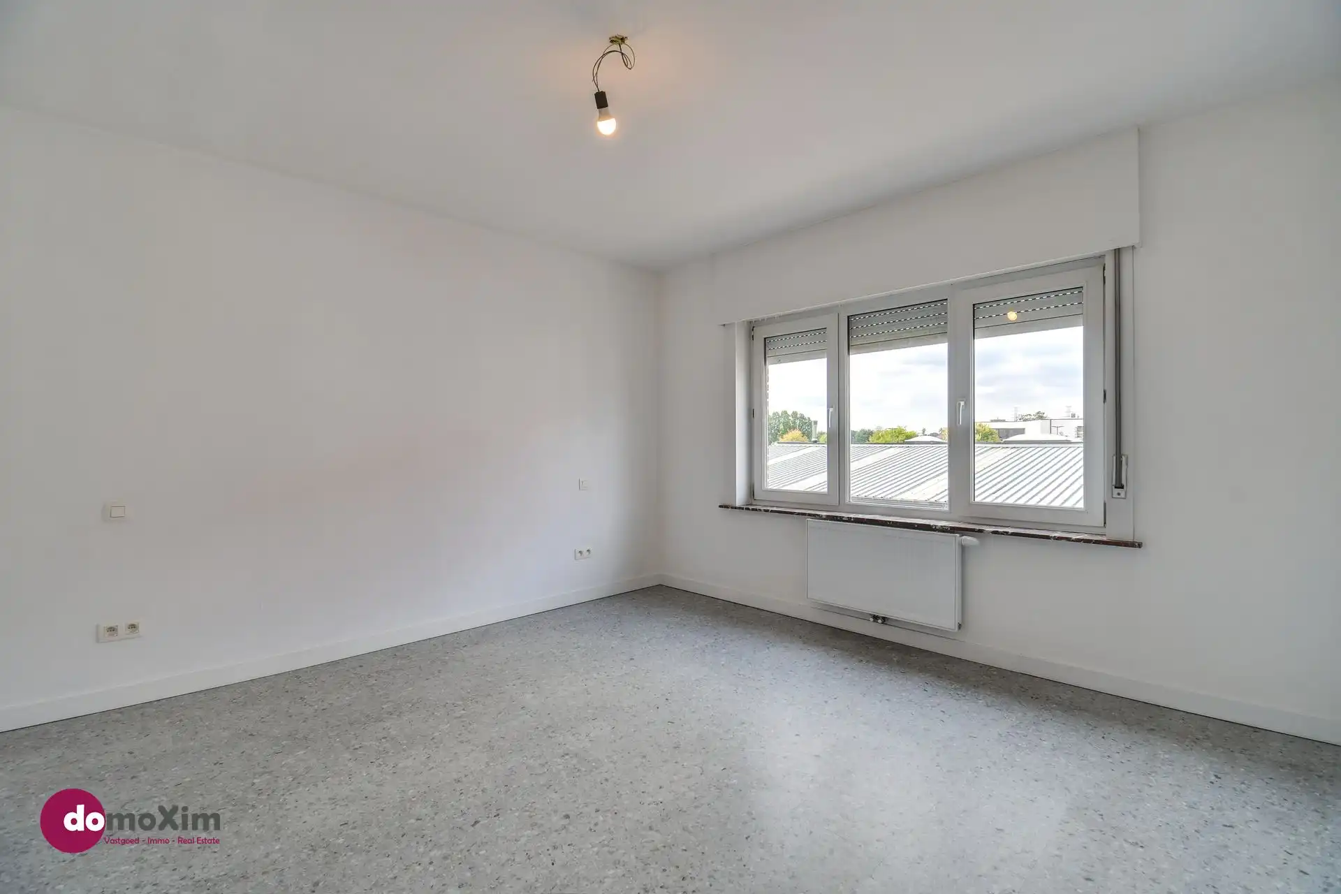 Gerenoveerde woning met loods, stallen en serre op een terrein van 32 are foto 10