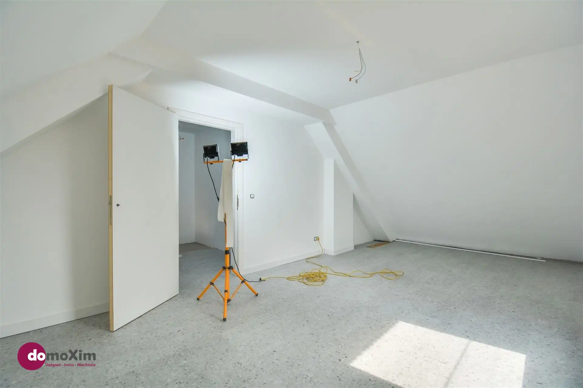 Gerenoveerde woning met loods, stallen en serre op een terrein van 32 are foto 10