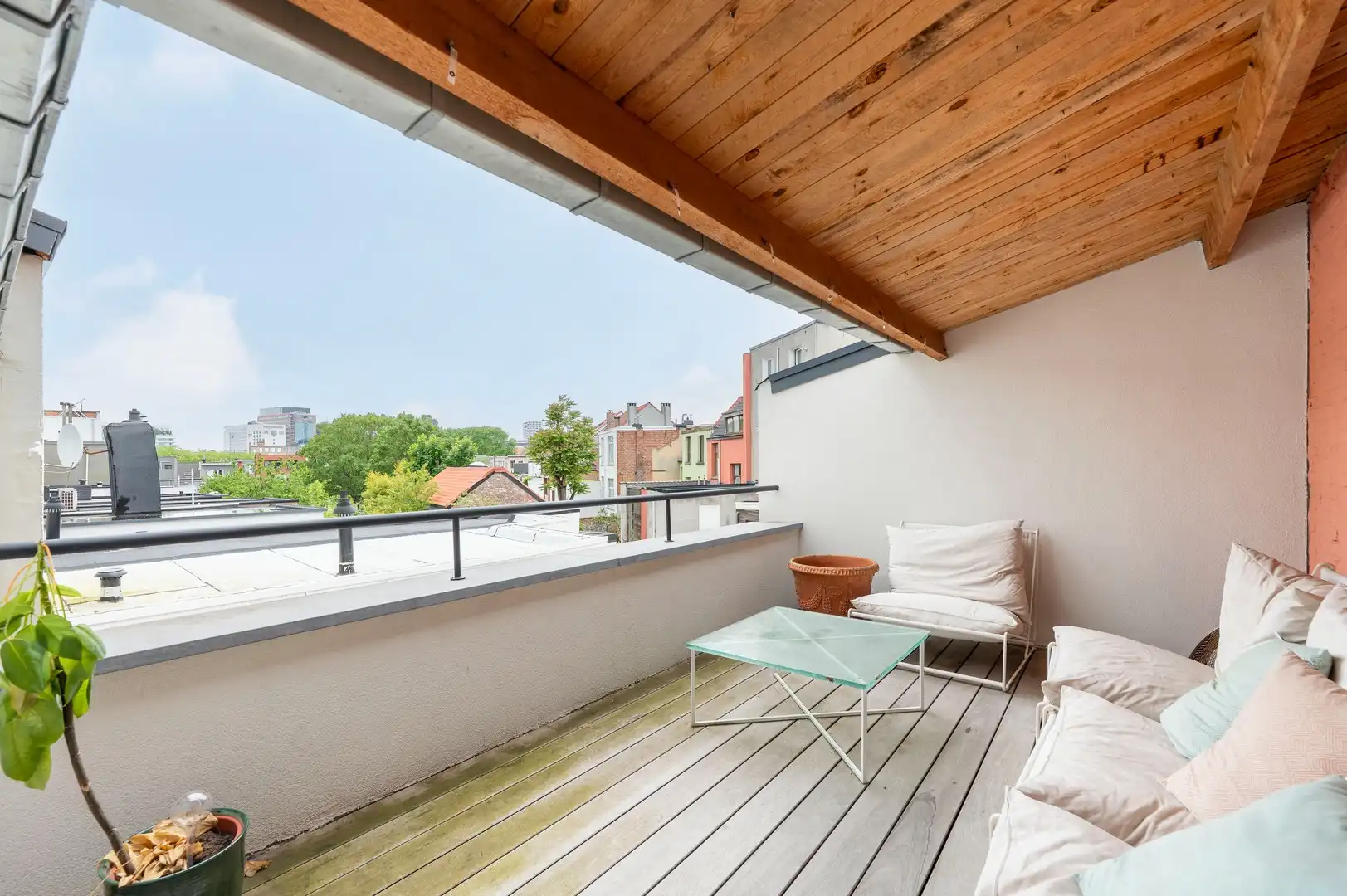 Gerenoveerde woning met 4 slpk en tuin foto 17