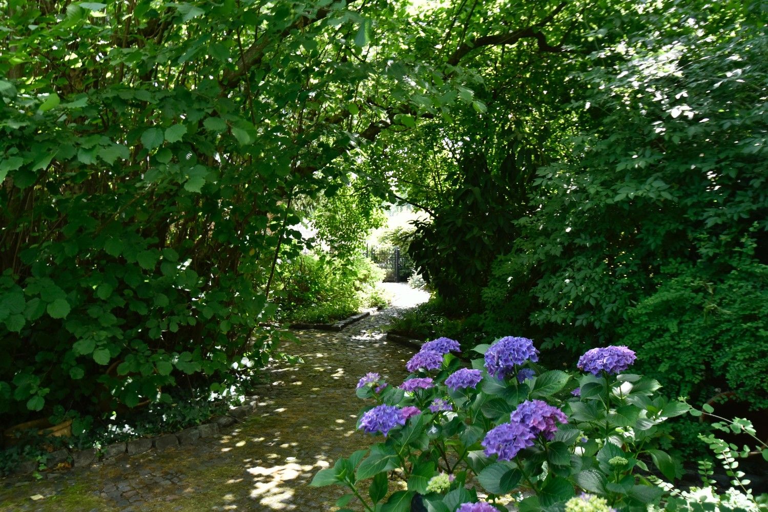 Stijlvolle koetsierswoning met indrukwekkende tuin op riant perceel in authentieke dorpskern nabij Leut en het centrum van Maasmechelen foto 29
