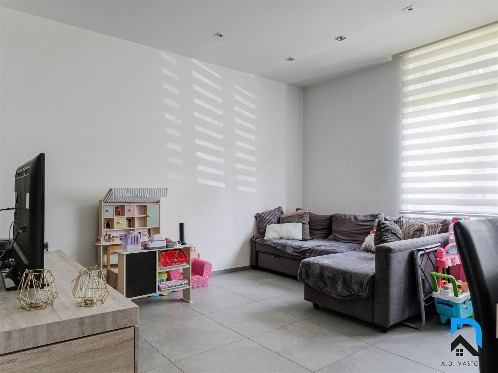 Woning met 5 slaapkamers op riant hoekperceel foto 4