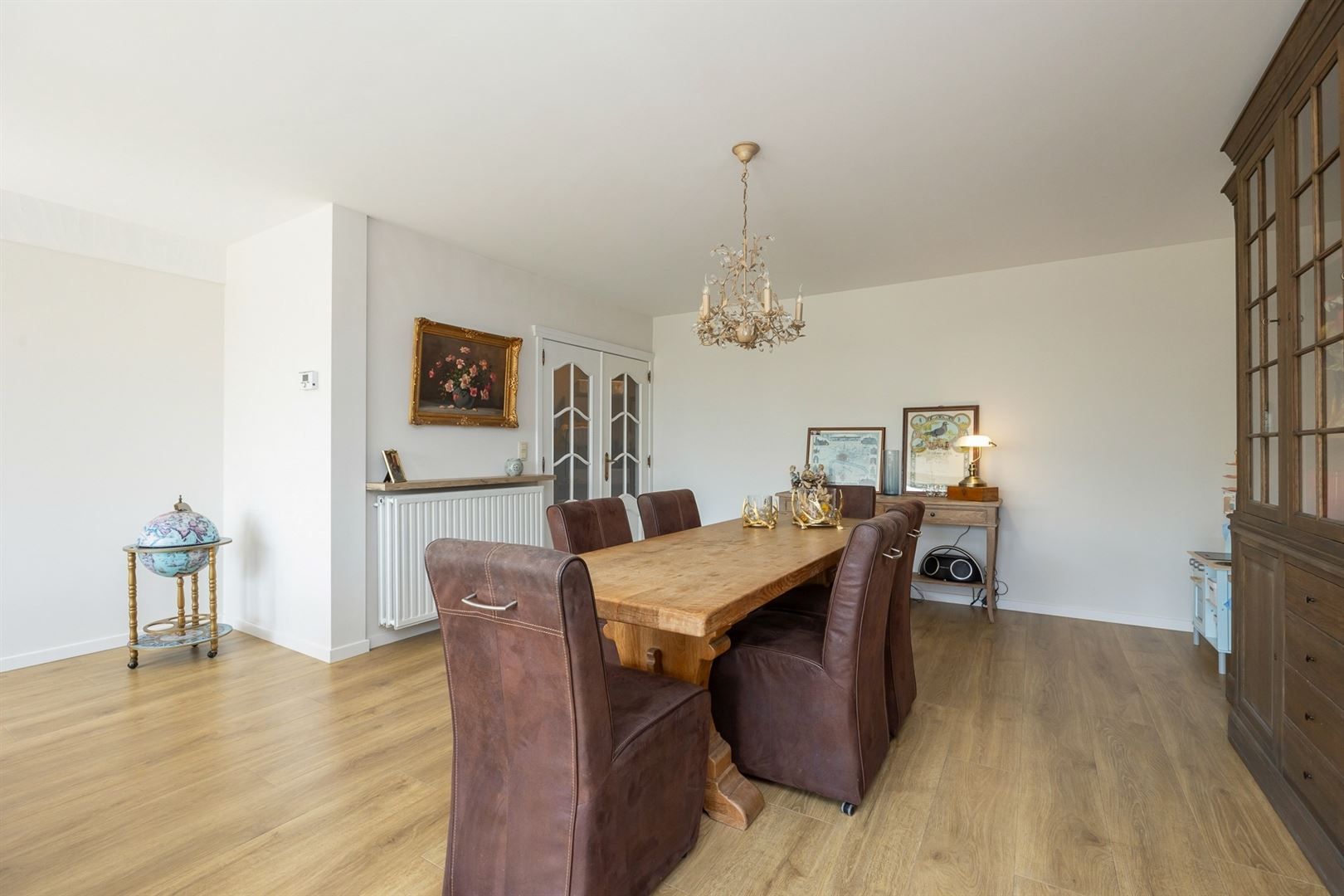 Piekfijn afgewerkt 2-slaapkamerappartement met garagebox foto 3