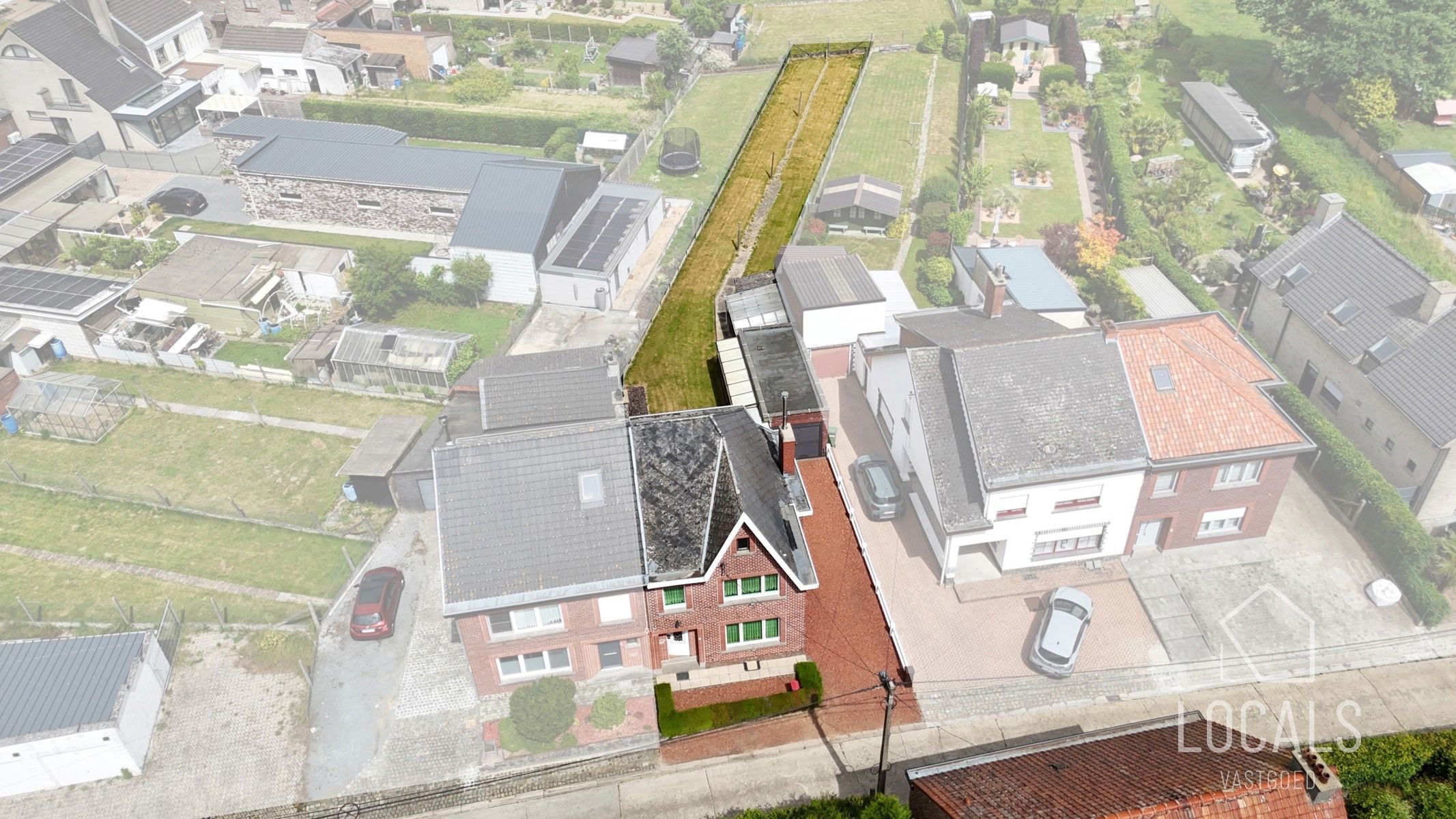 Te renoveren gezinswoning met 3 slaapkamers, tuin en garage  foto 2