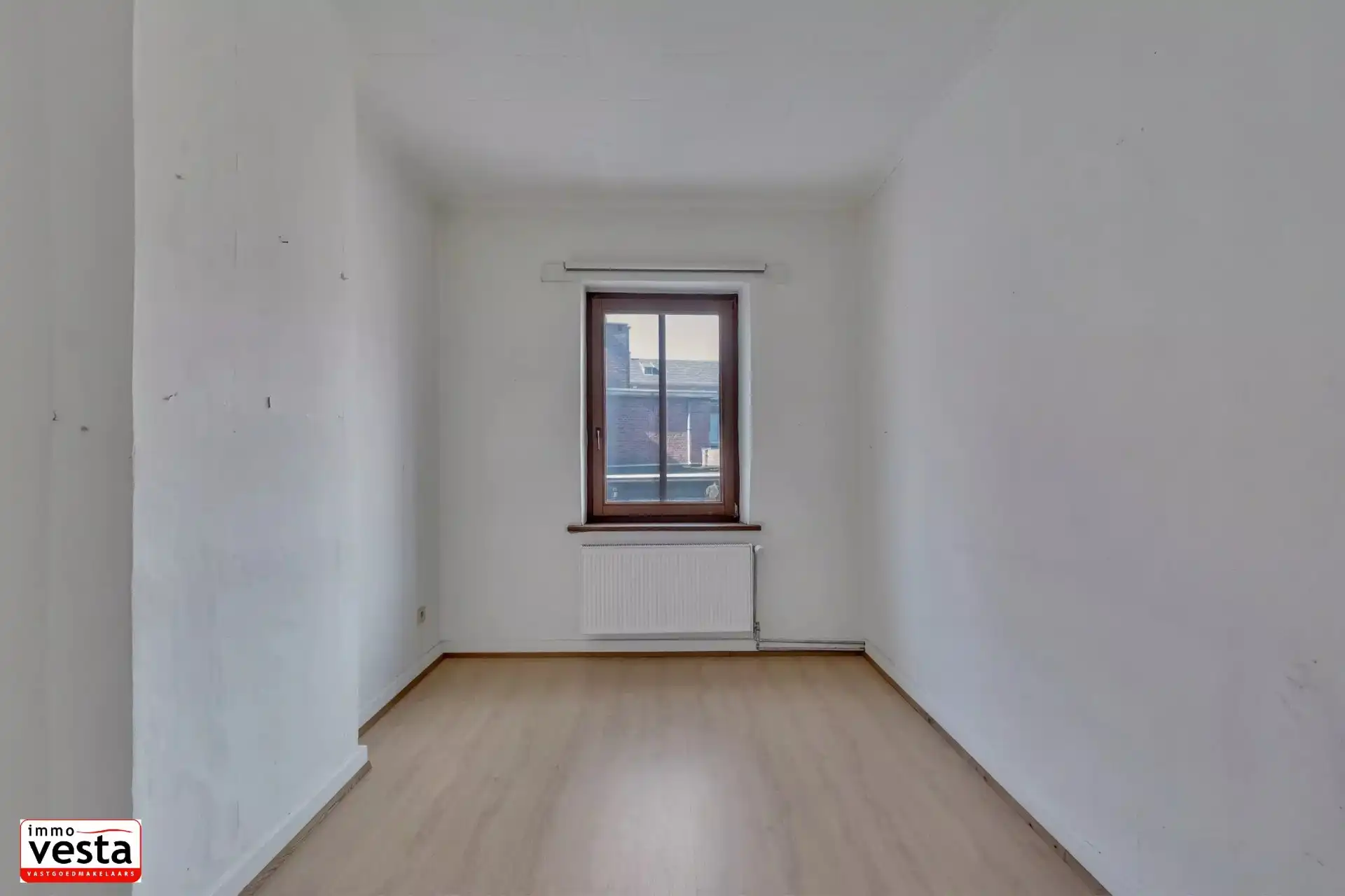 Op te knappen stadwoning op goede locatie foto 12