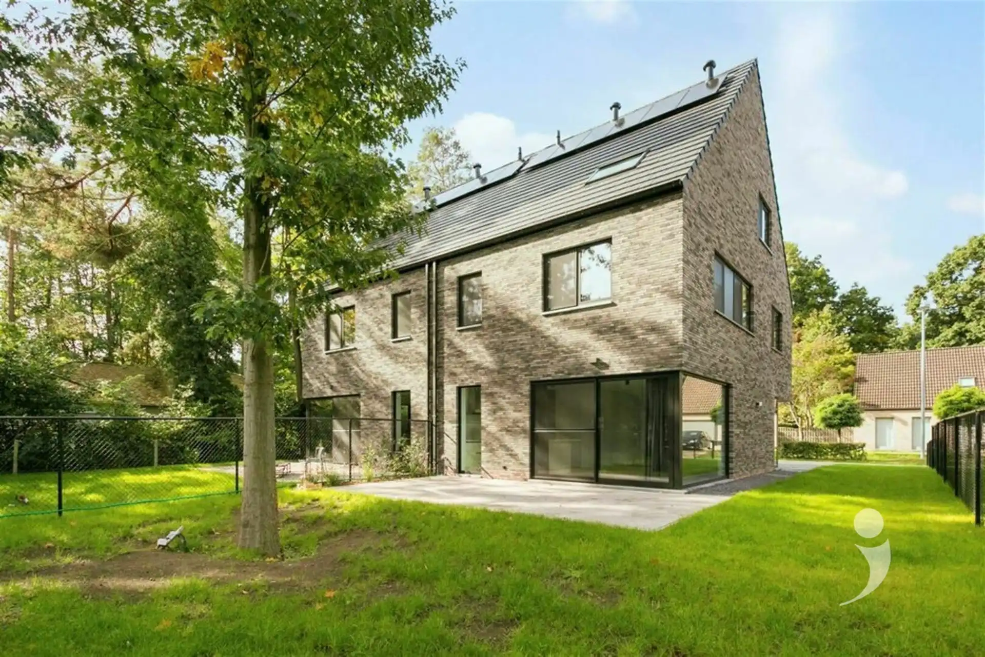 Moderne, halfopen BEN woning in groene, rustige omgeving foto 19