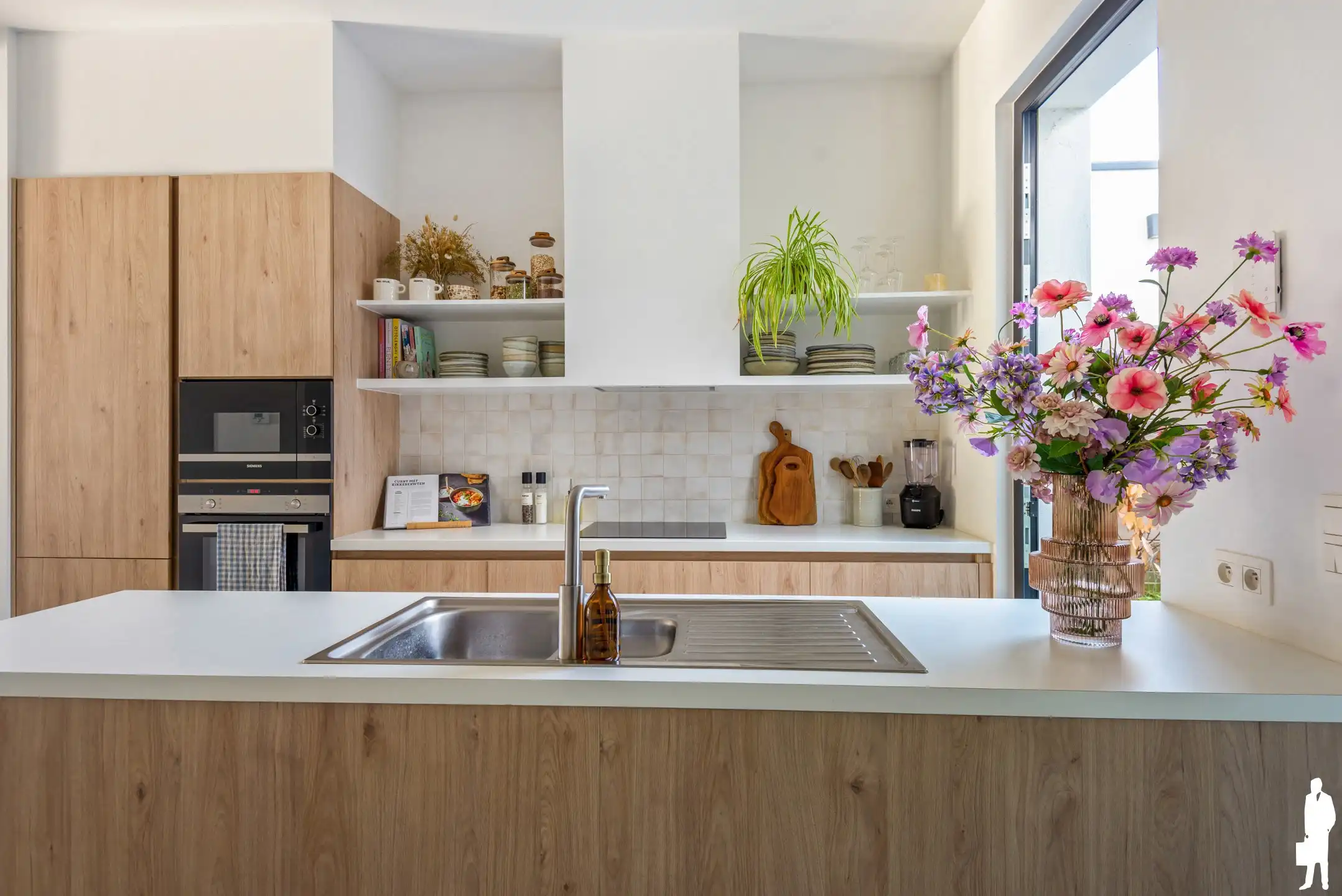 Smaakvol gerenoveerde woning met 3 slaapkamers en mooie tuin foto 8