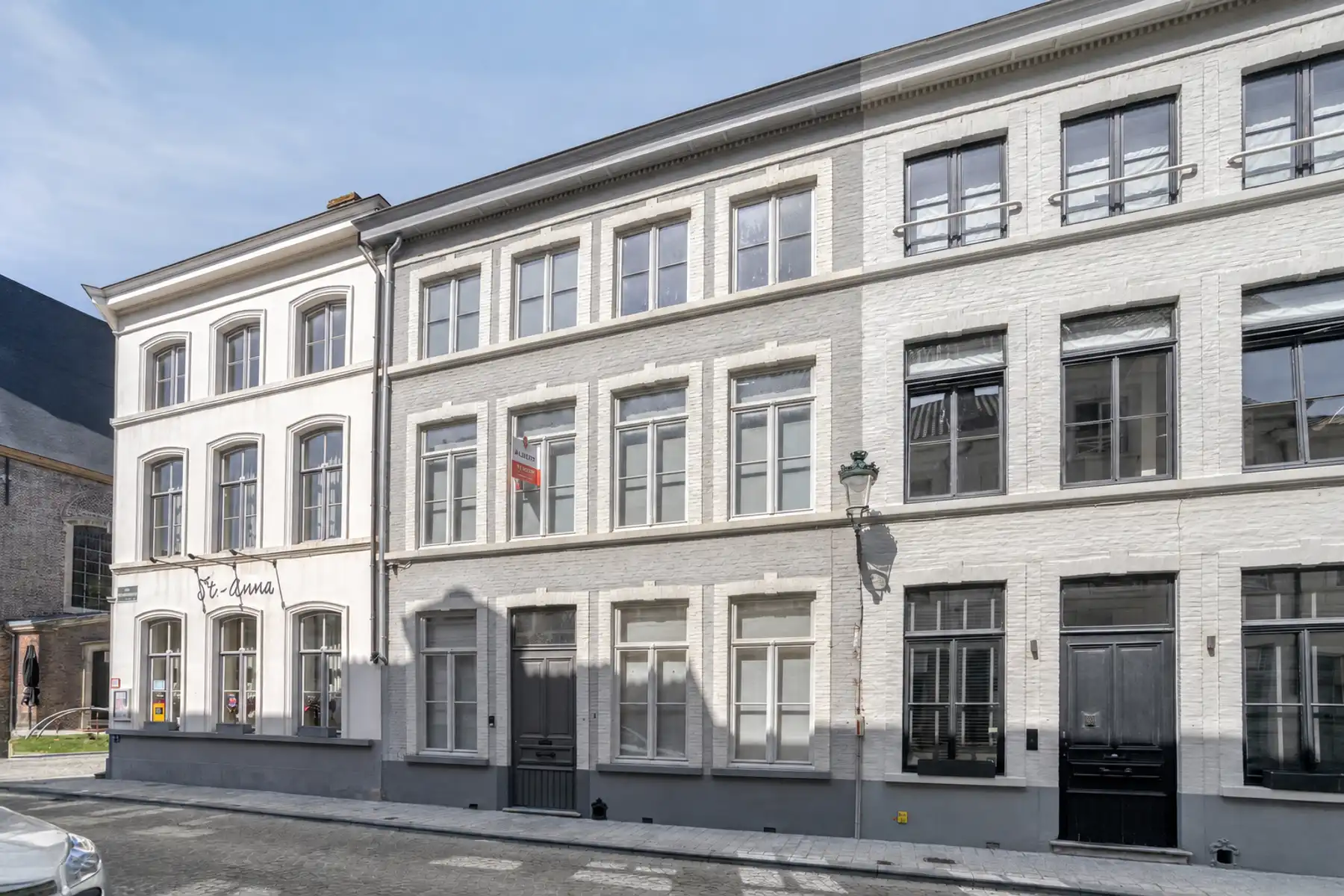 Prachtige burgerwoning naast de Sint-Annakerk foto {{pictureIndex}}