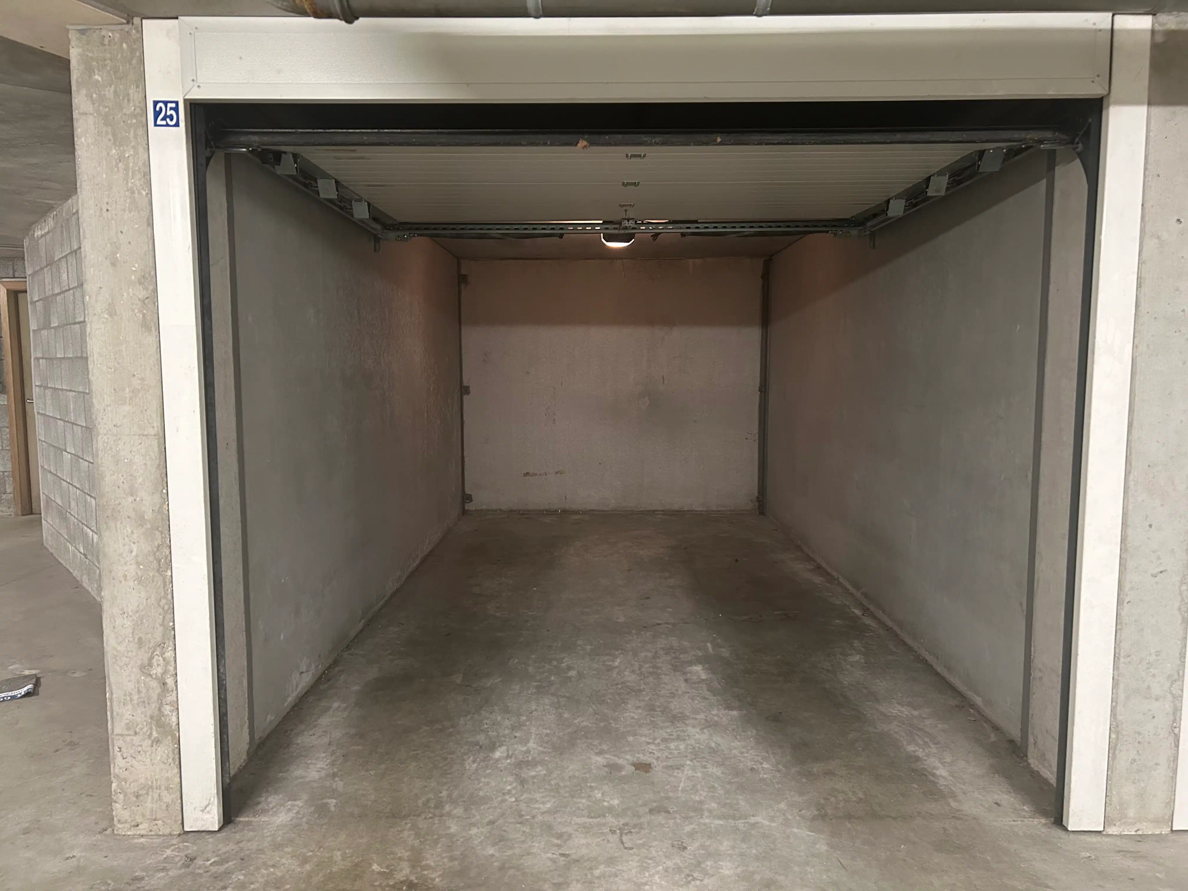 Garagebox te huur op toplocatie in Middelkerke foto 6
