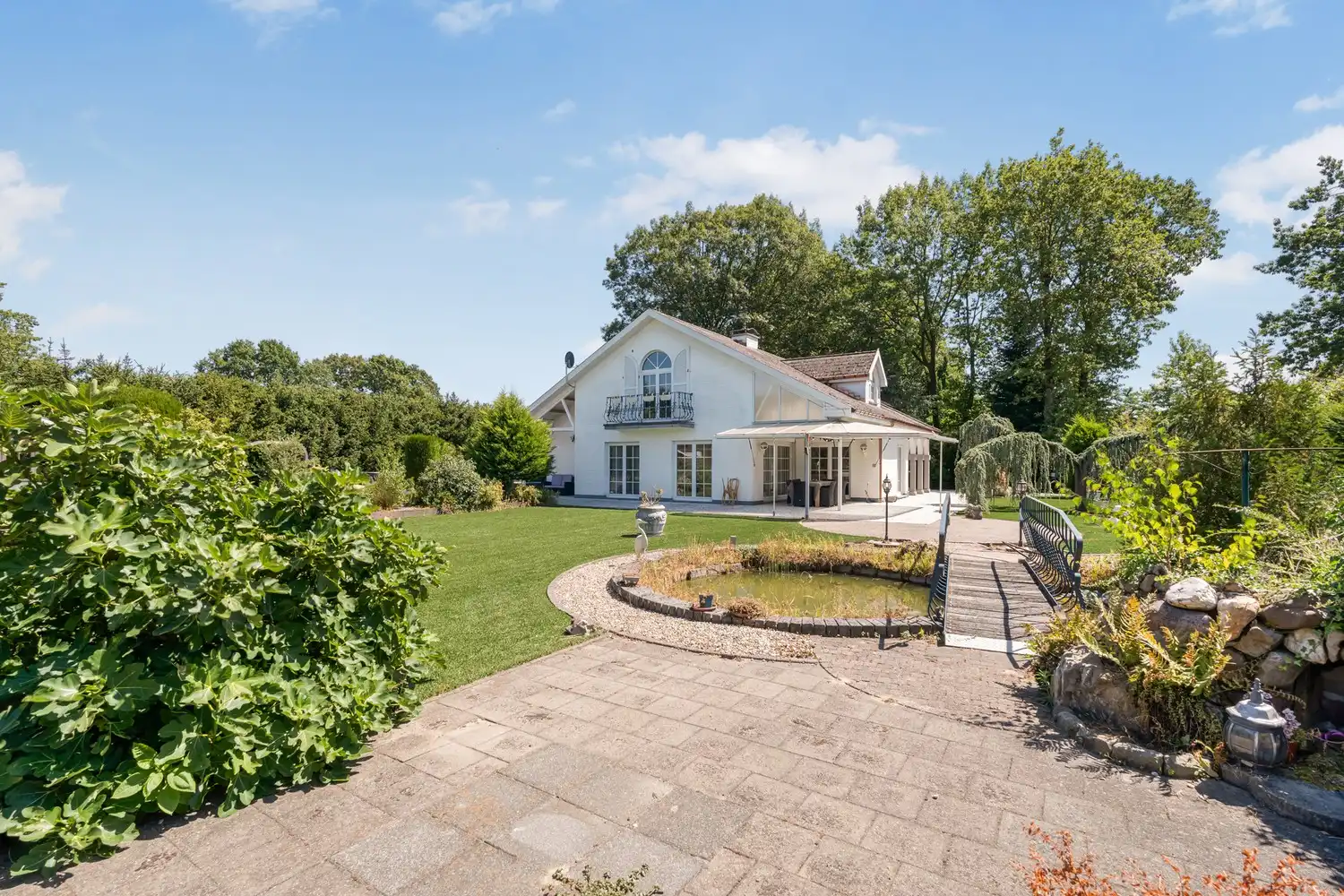 Exclusieve villa met royale leefruimtes op een unieke locatie foto 35