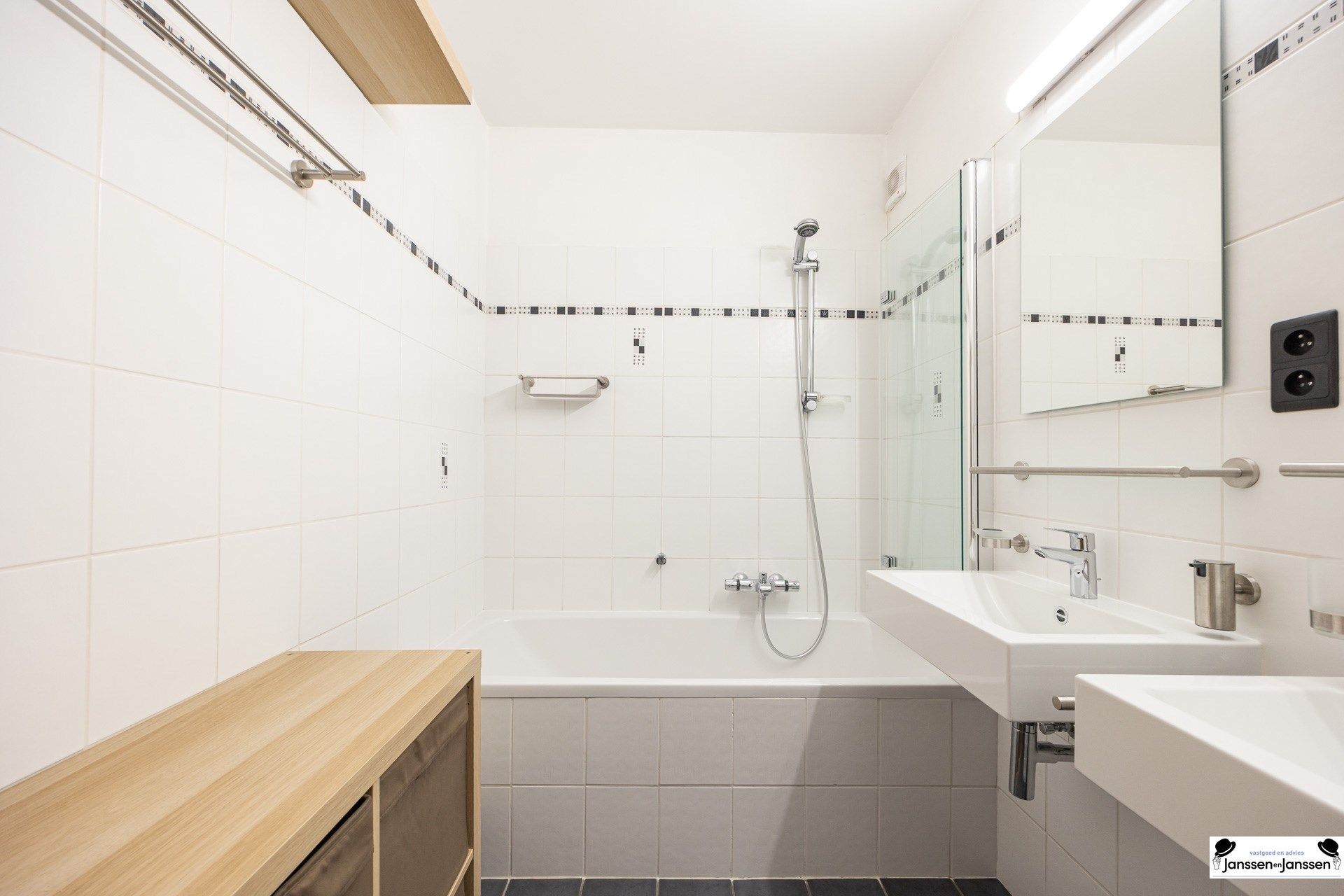 Te koop: Licht en ruim appartement in Merksem! foto 16