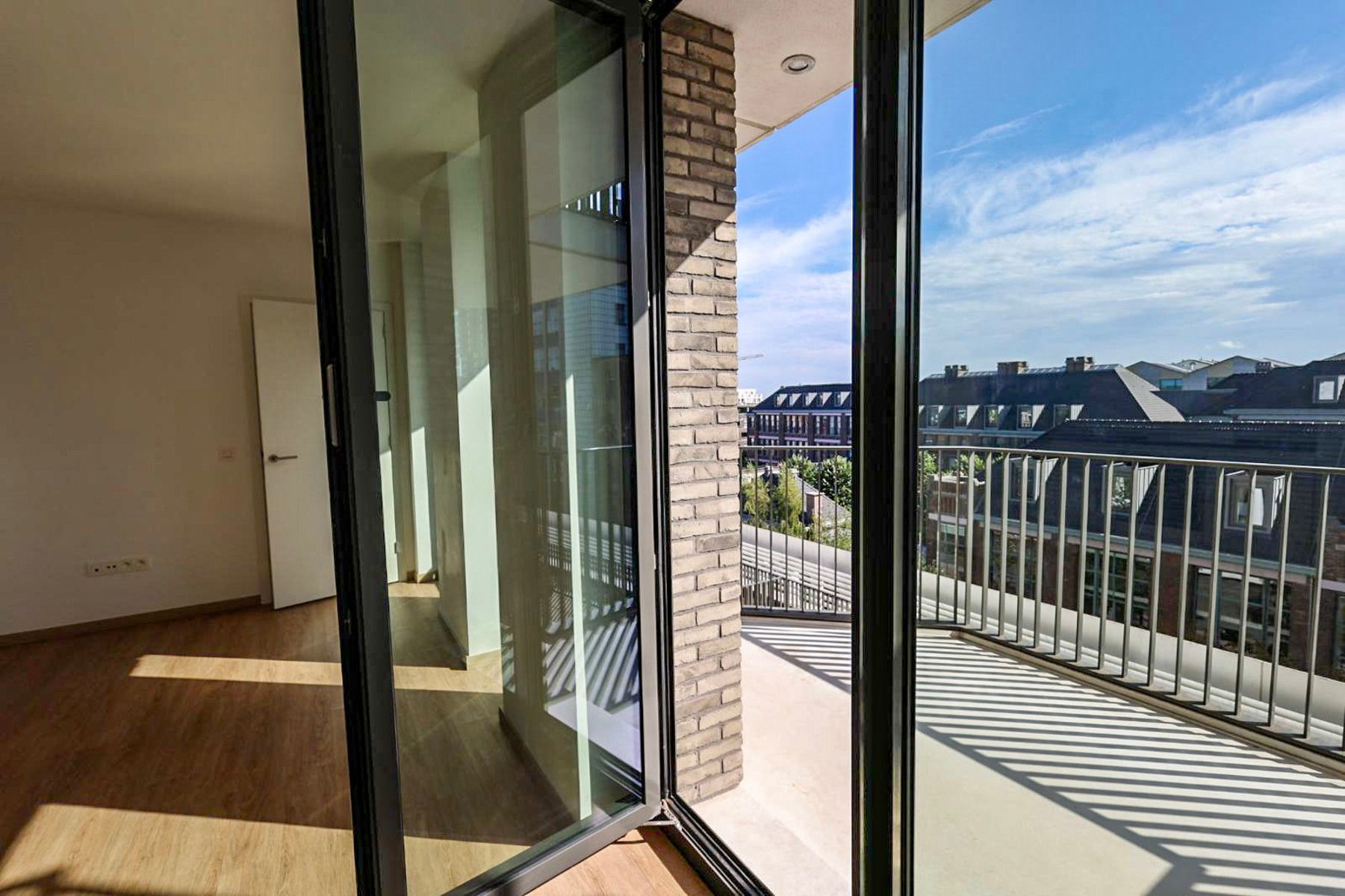Exclusief 1-slaapkamerappartement te huur foto 3