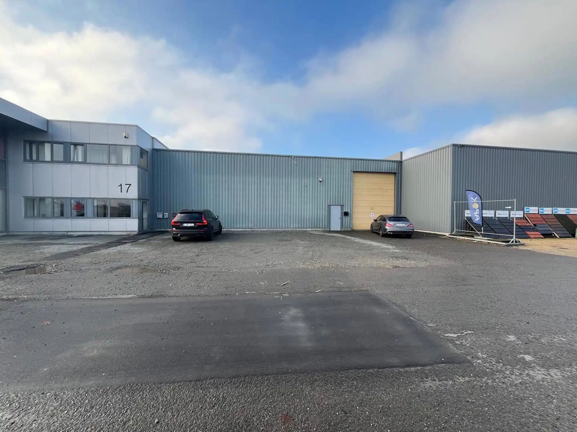 KMO-unit te huur van 399 m² te Borgerhout foto 2