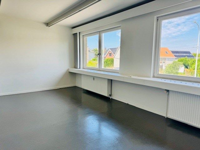 Ruim appartement op de eerste en tweede verdieping foto 7