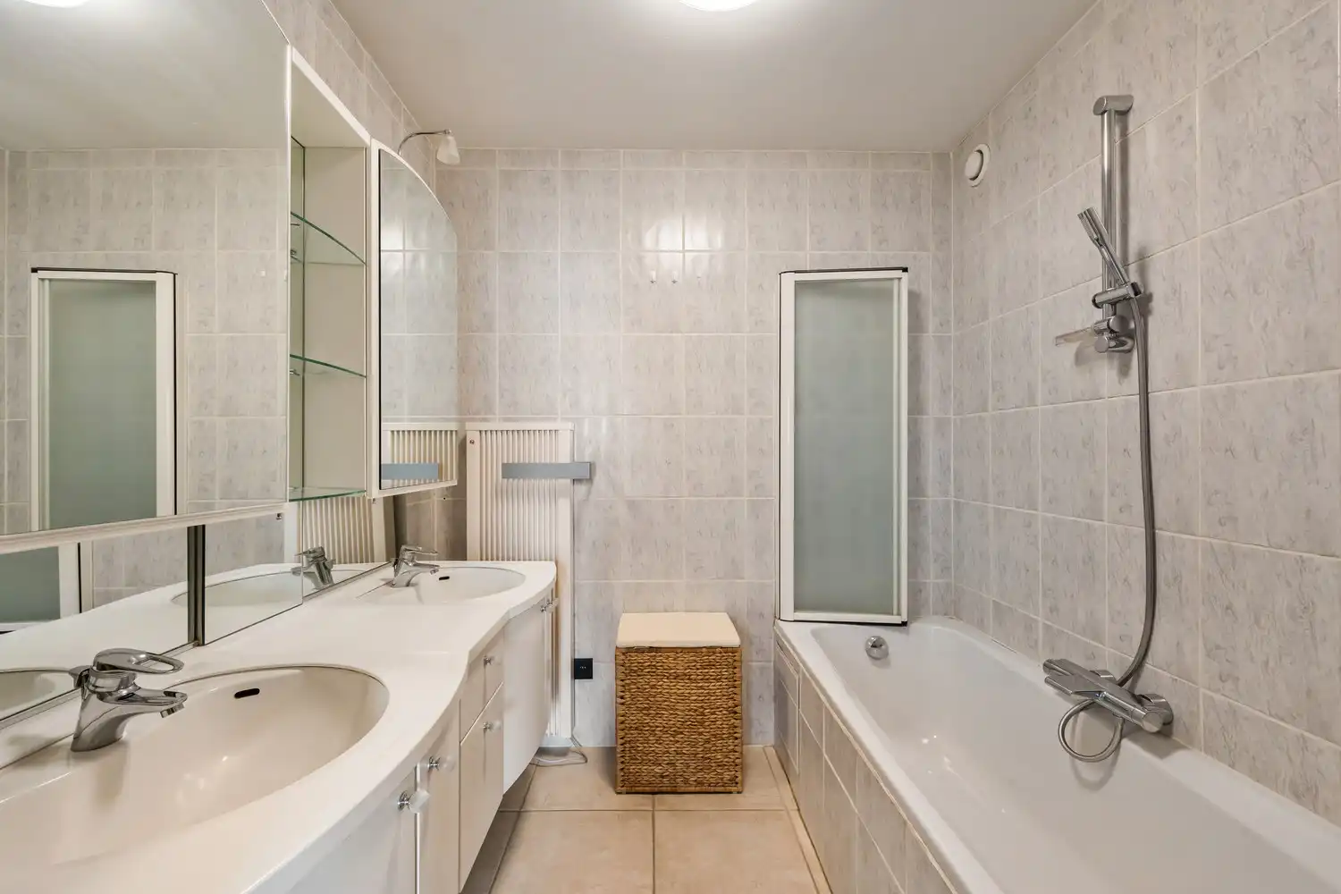 Ruim en lichtrijk appartement van 110 m² met terras, parking en 2 slaapkamers in Ninove foto 15
